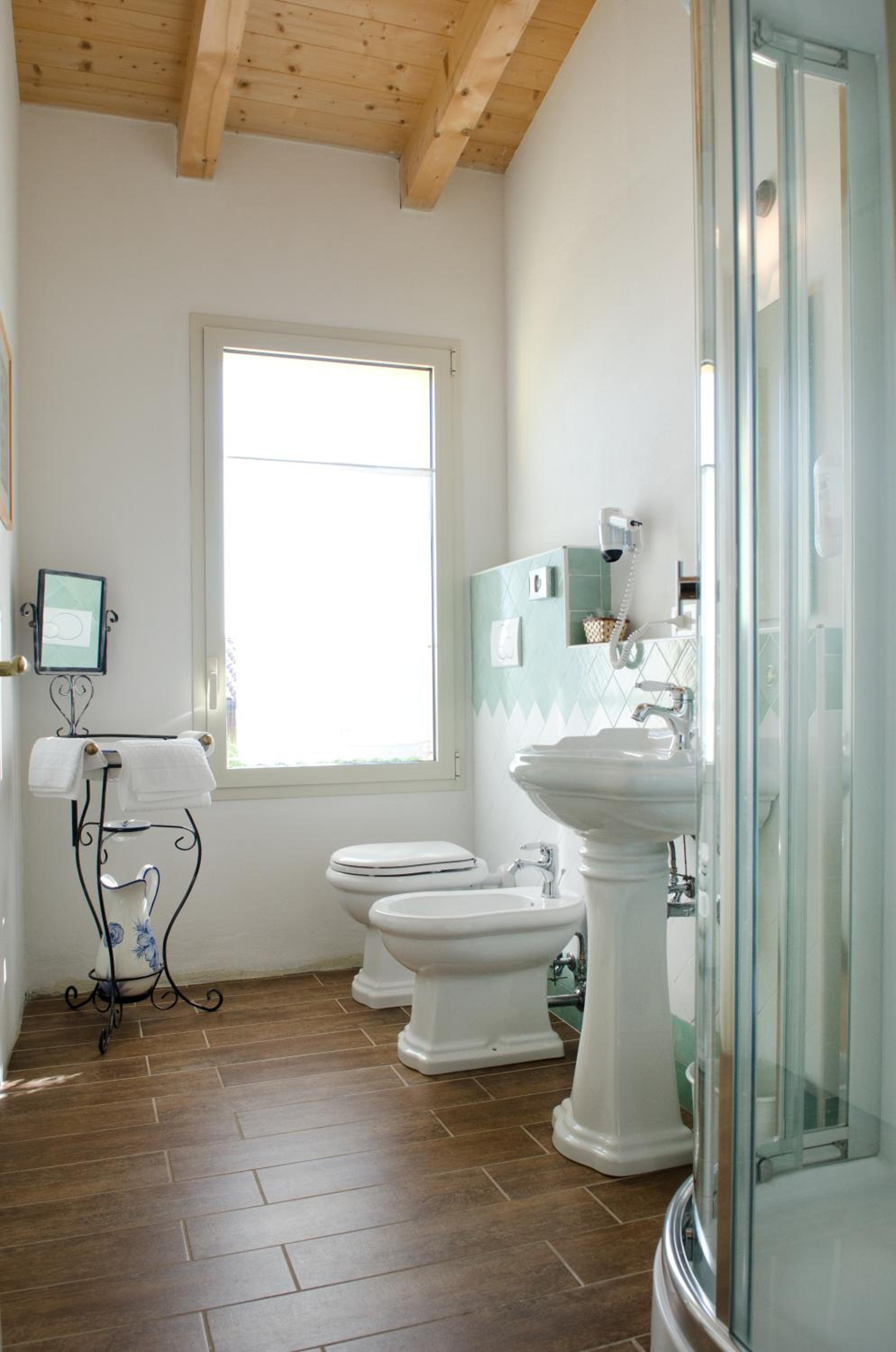 Single Room with Private Bathroom photo 2