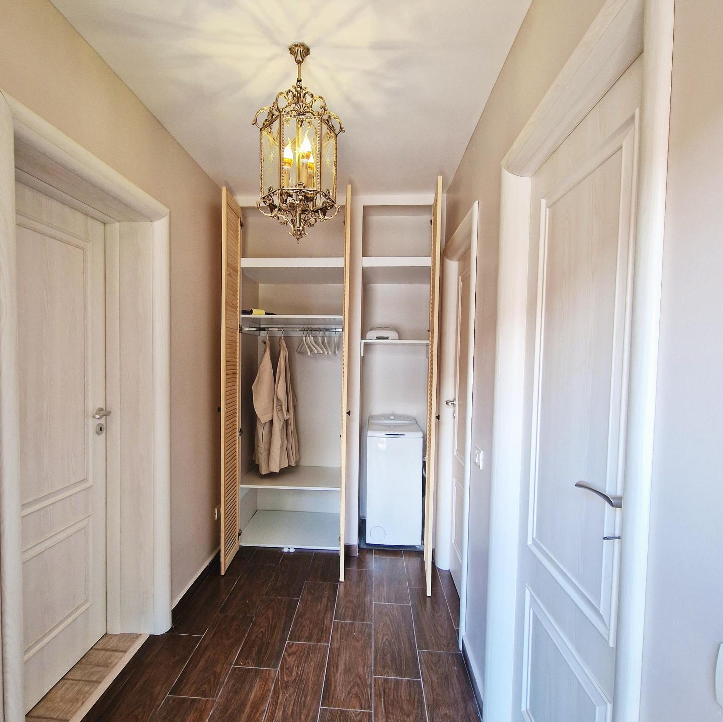 One-Bedroom Apartment - Photo 97