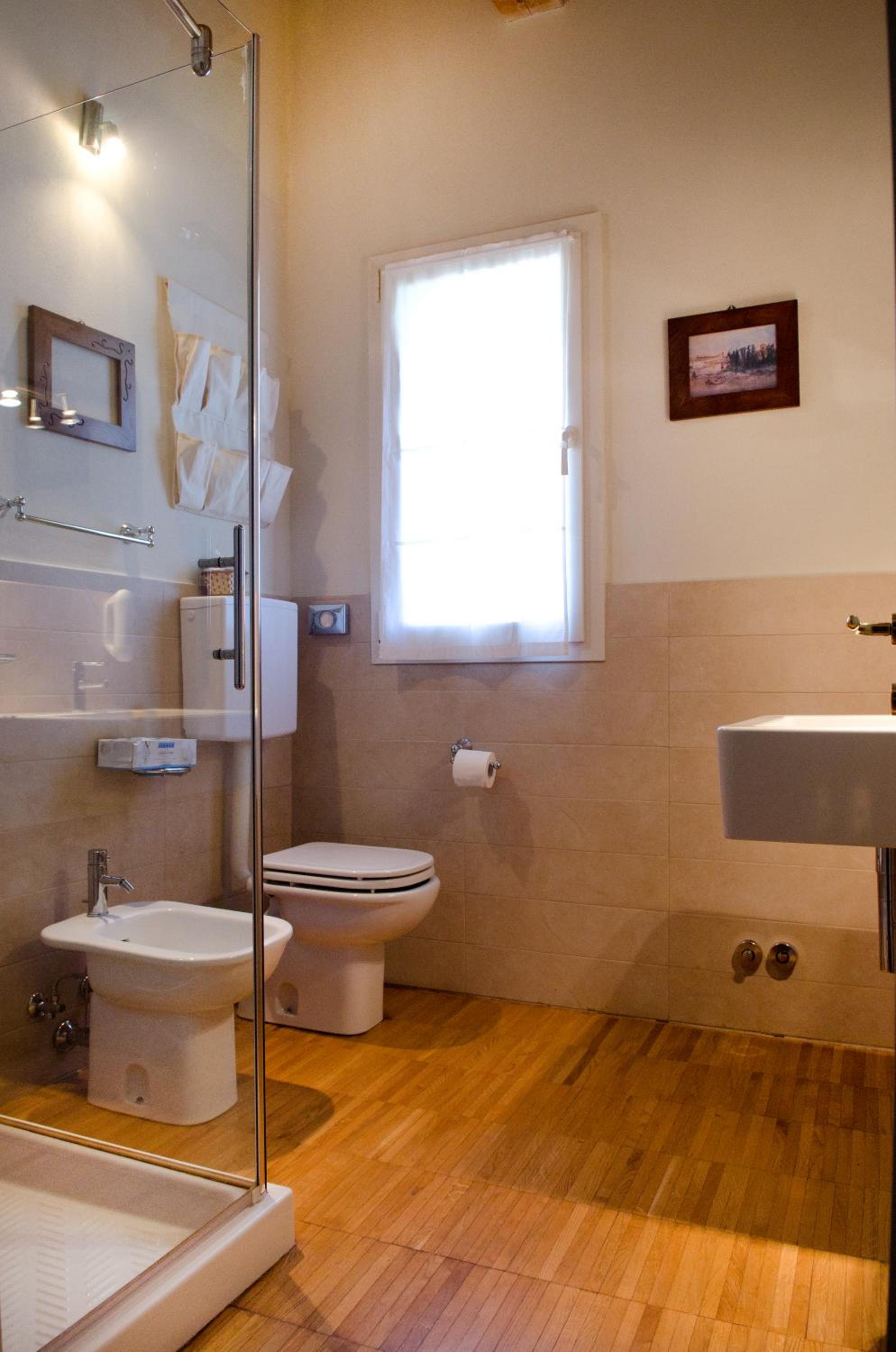 Family Room with Private Bathroom photo 2
