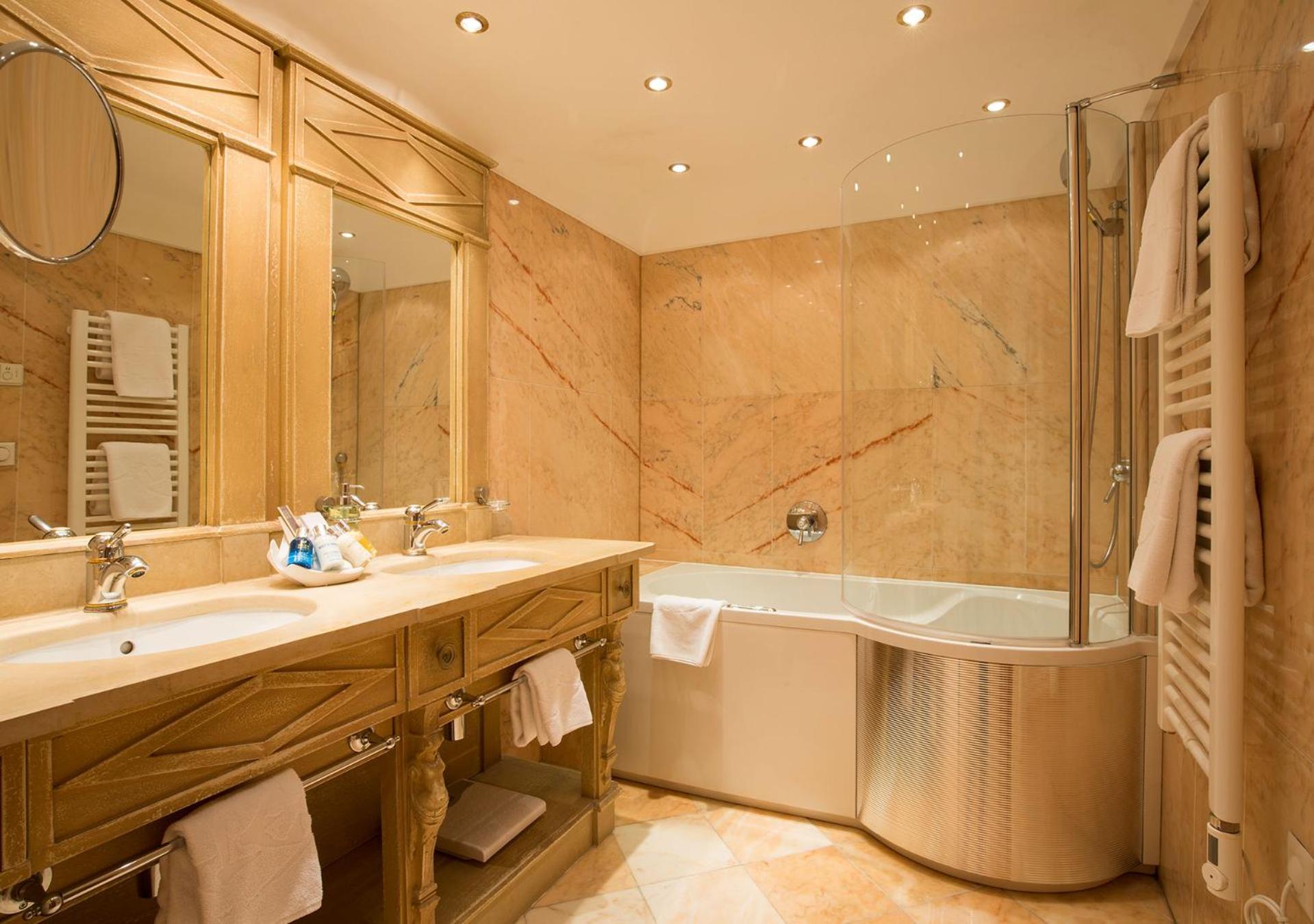 Standard Double Room - Photo 5