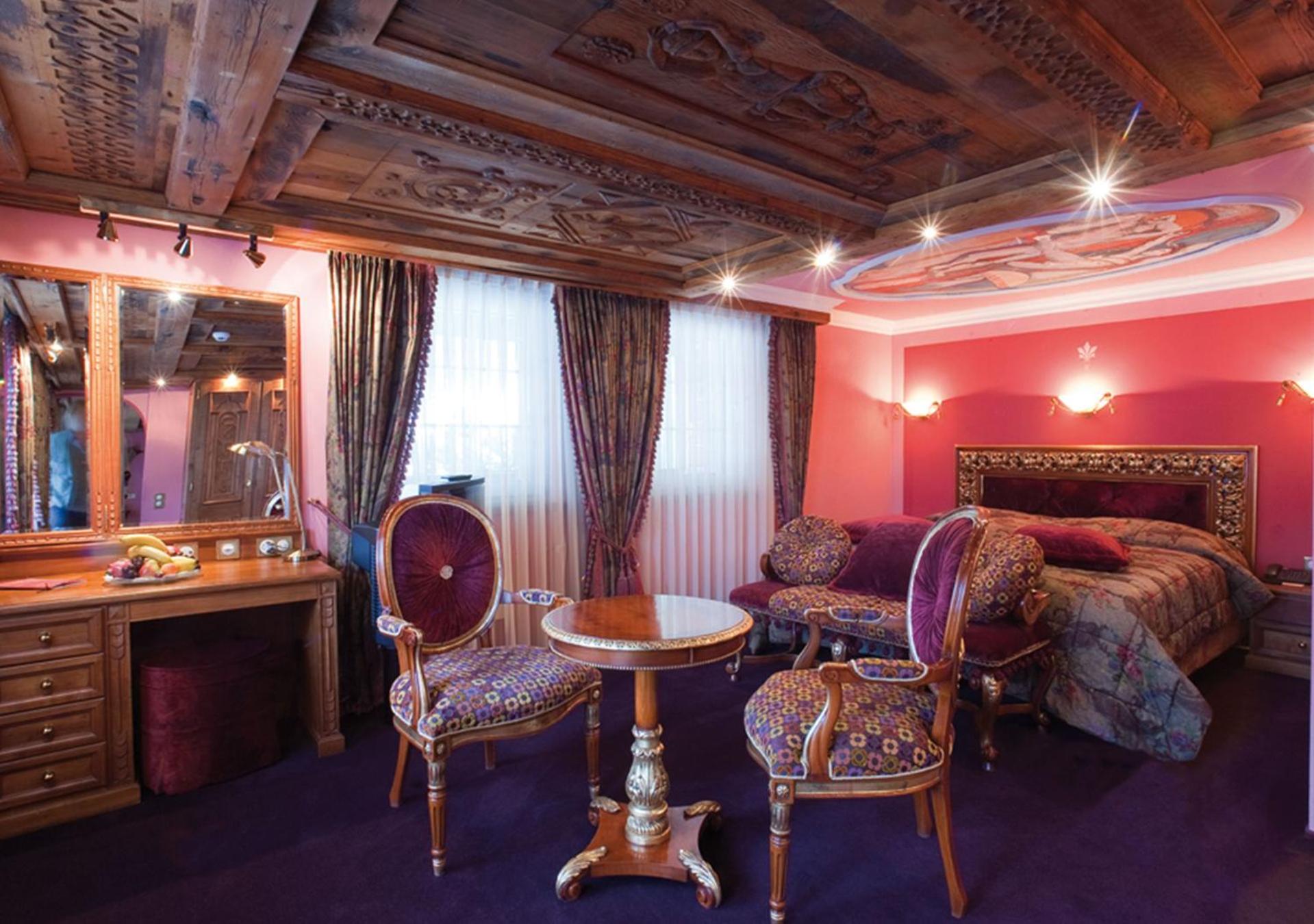 Luxury Suite - Photo 3