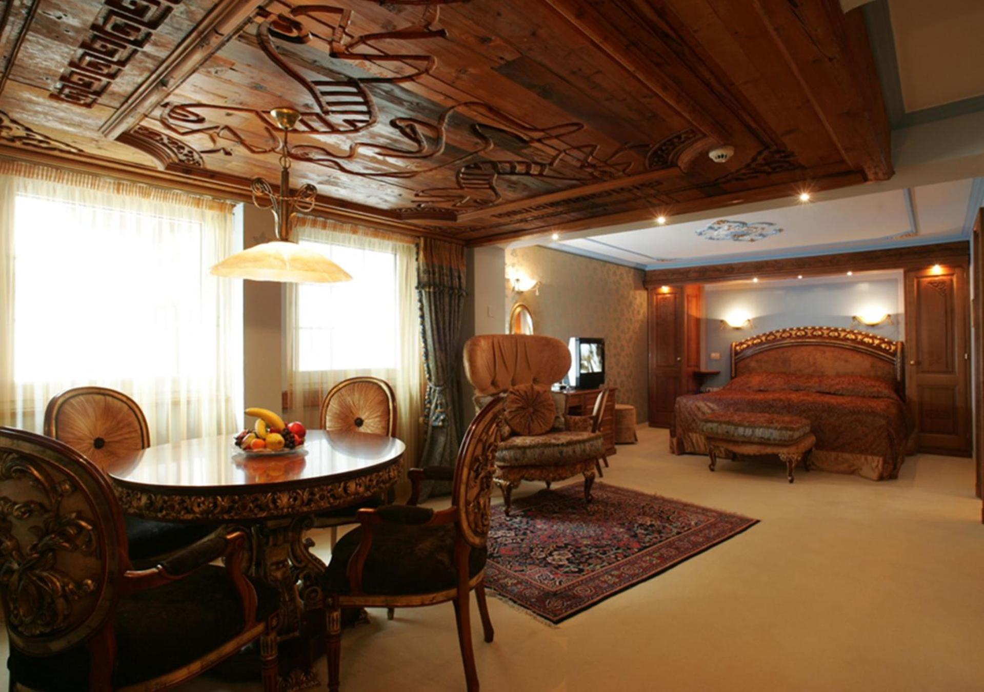 Luxury Suite - Photo 2