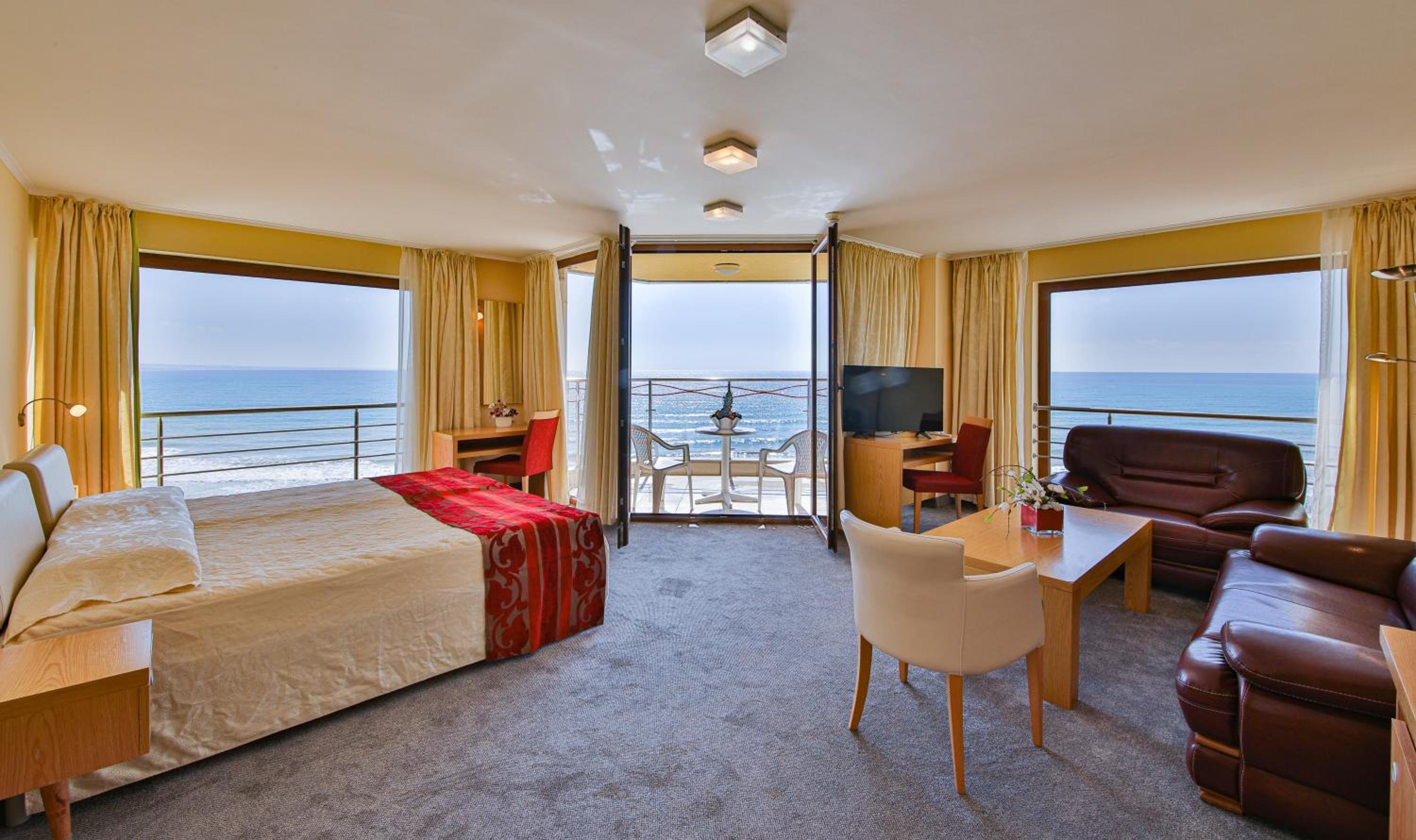 Apartment with Sea View photo 2