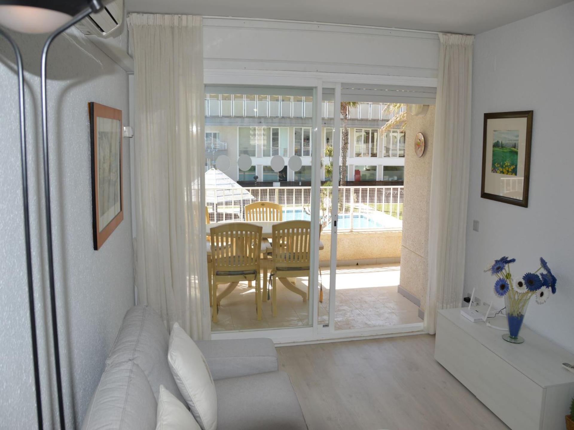 Apartamento con vista a la piscina
