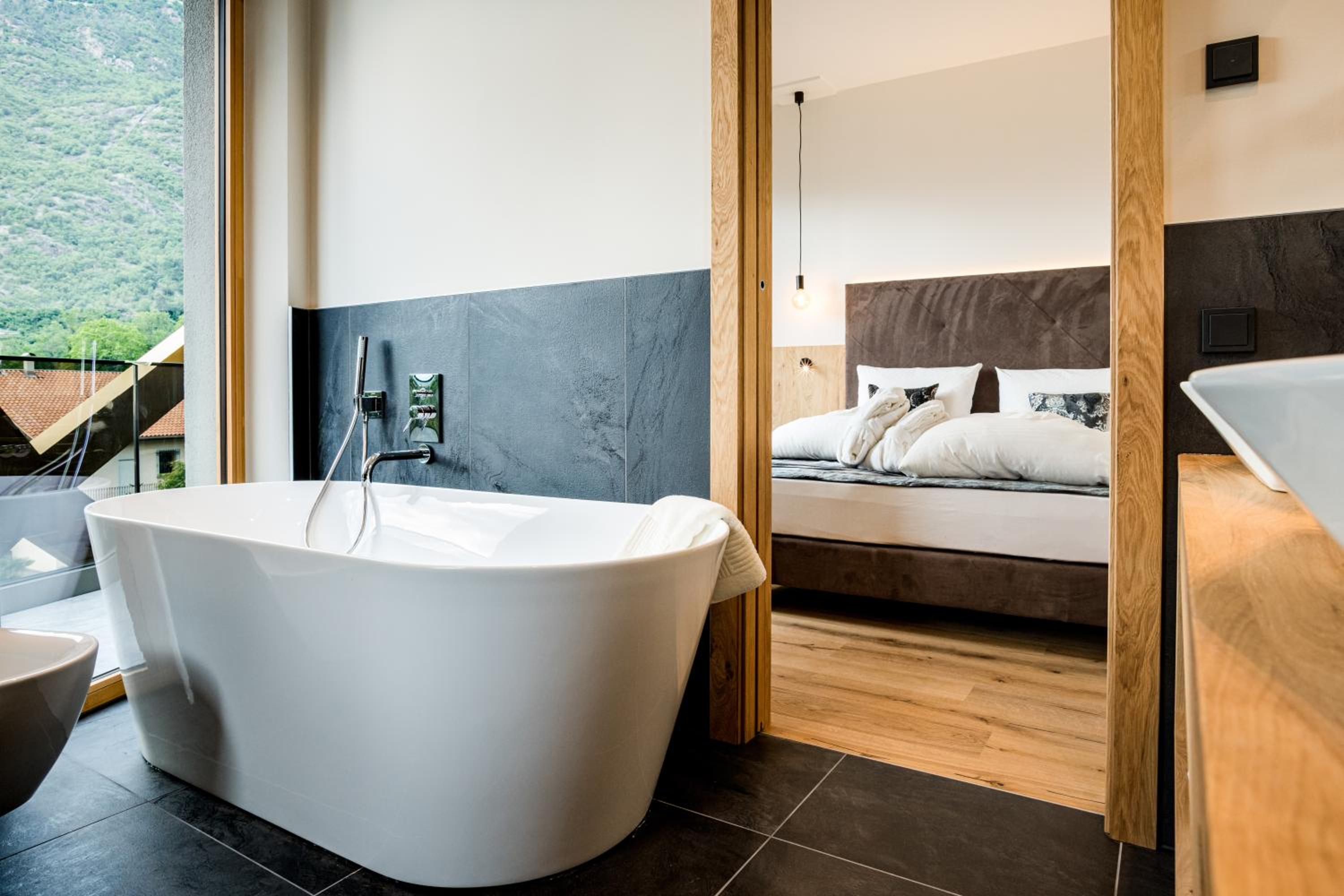 Suite with Balcony - Photo 2