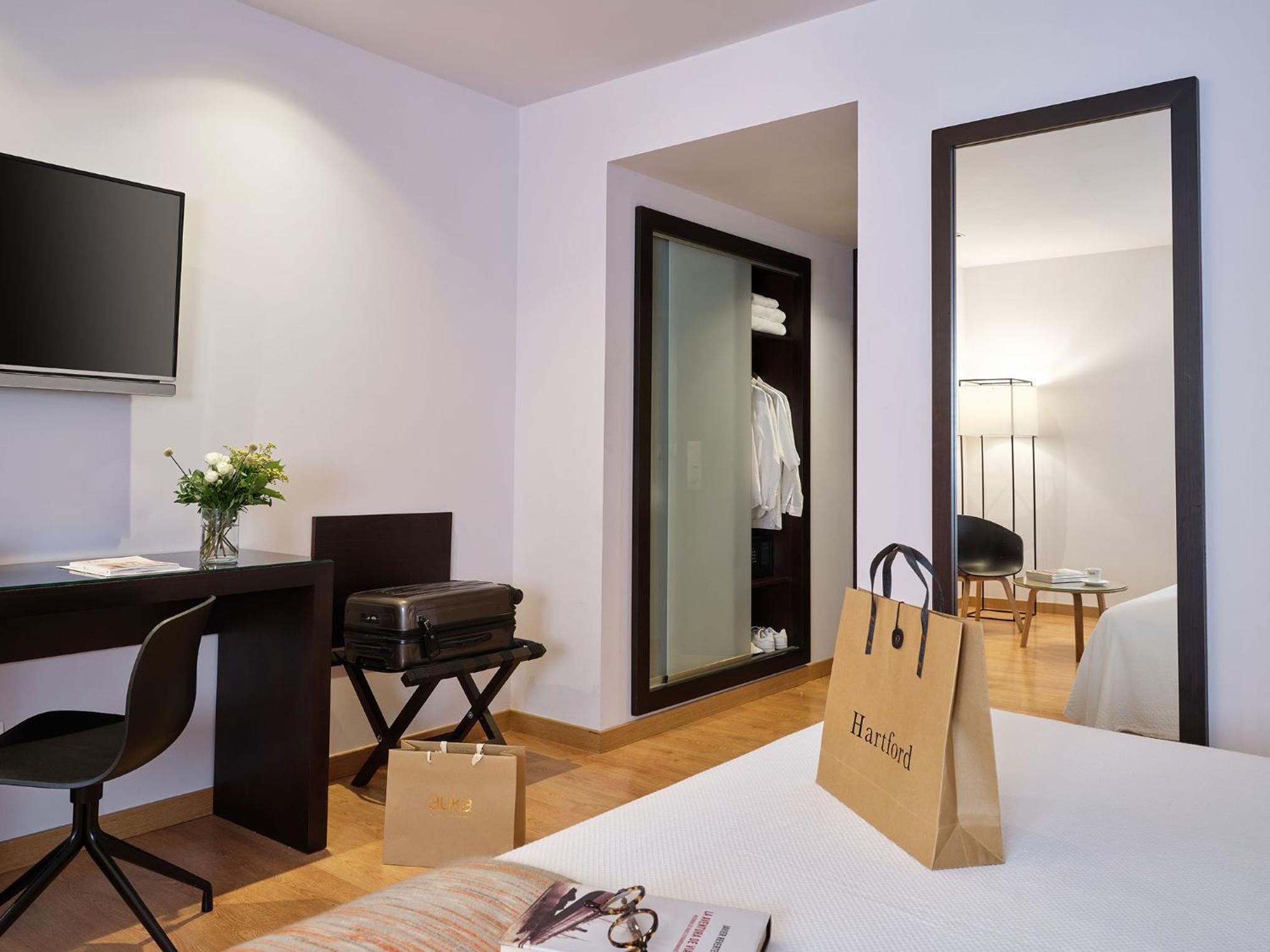 Double Room with Extra Bed - Photo 8