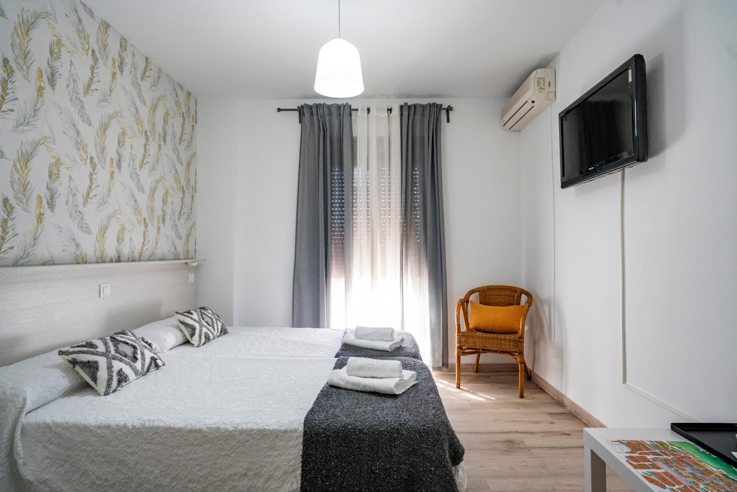 Budget Double Room photo 3