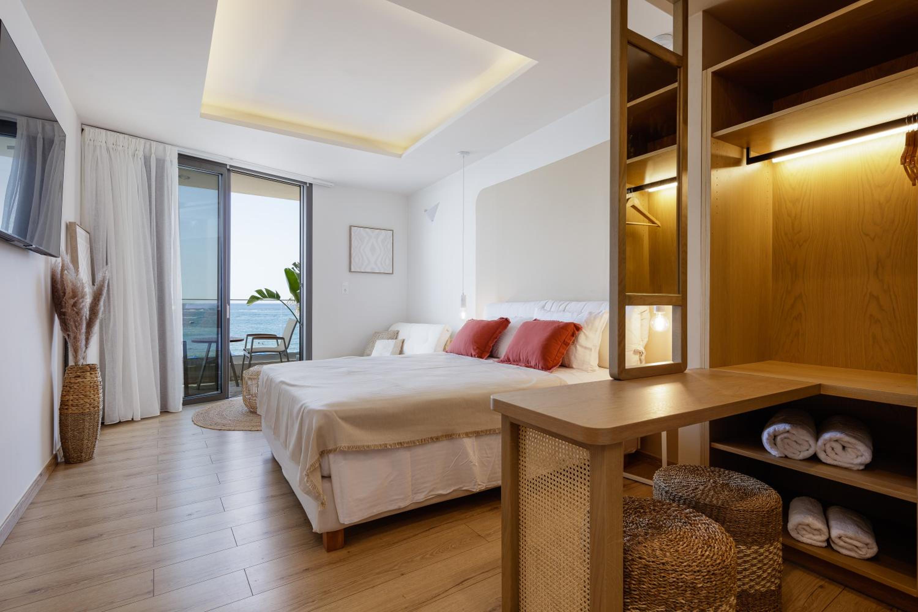 Deluxe Suite with Sea View