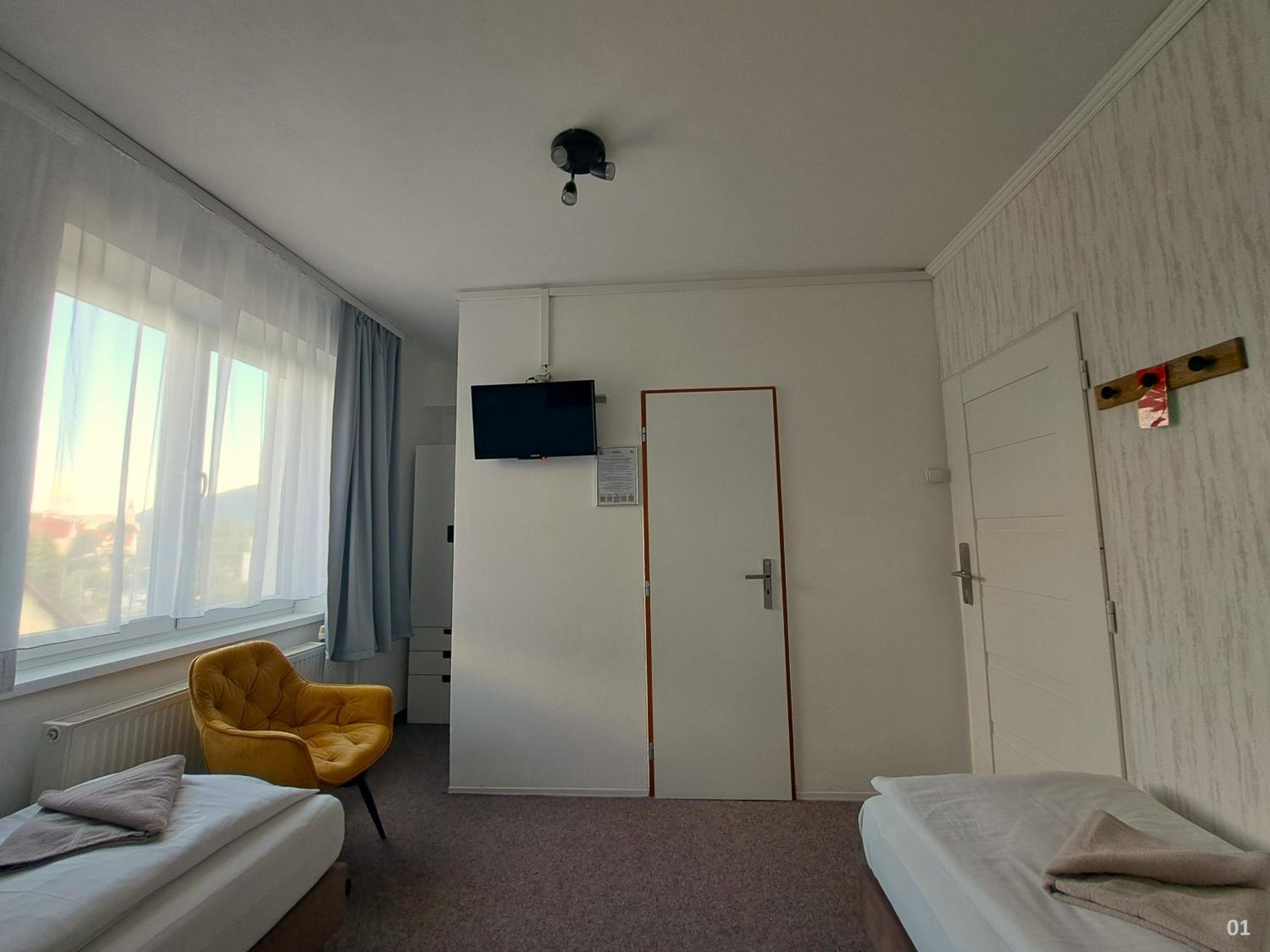 Standard Twin Room photo 2