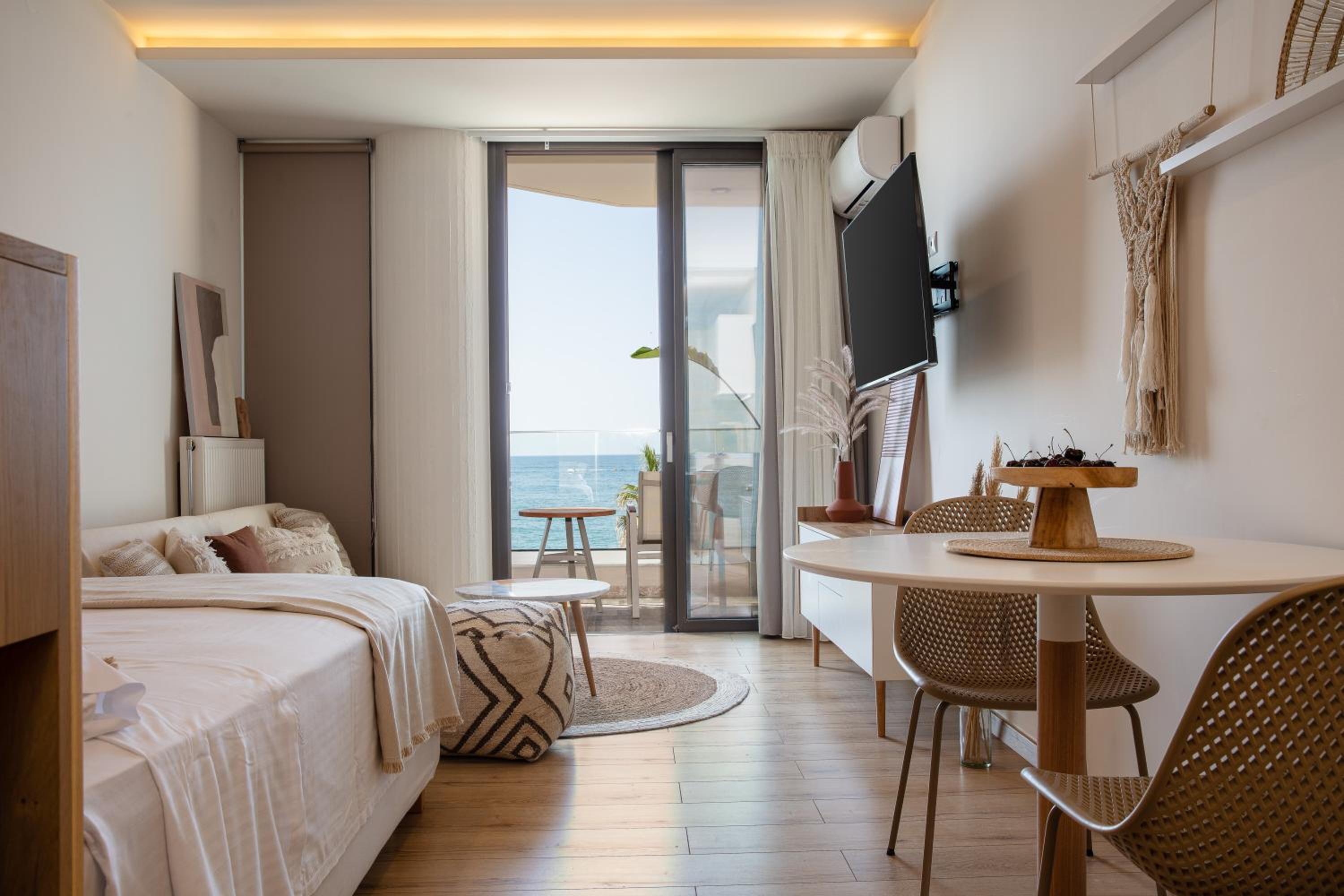 Junior Suite with Sea View - Photo 1