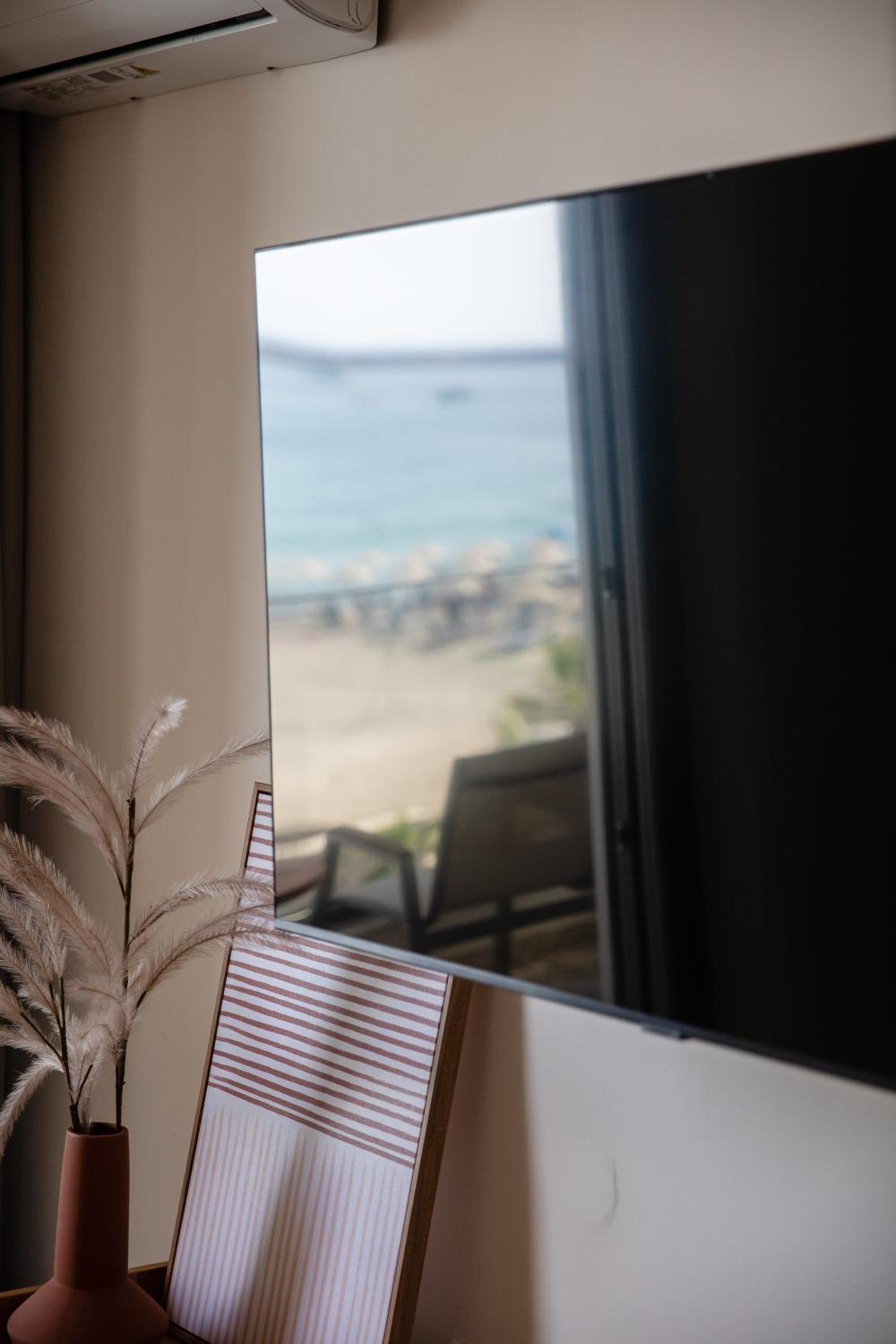 Junior Suite with Sea View - Photo 25