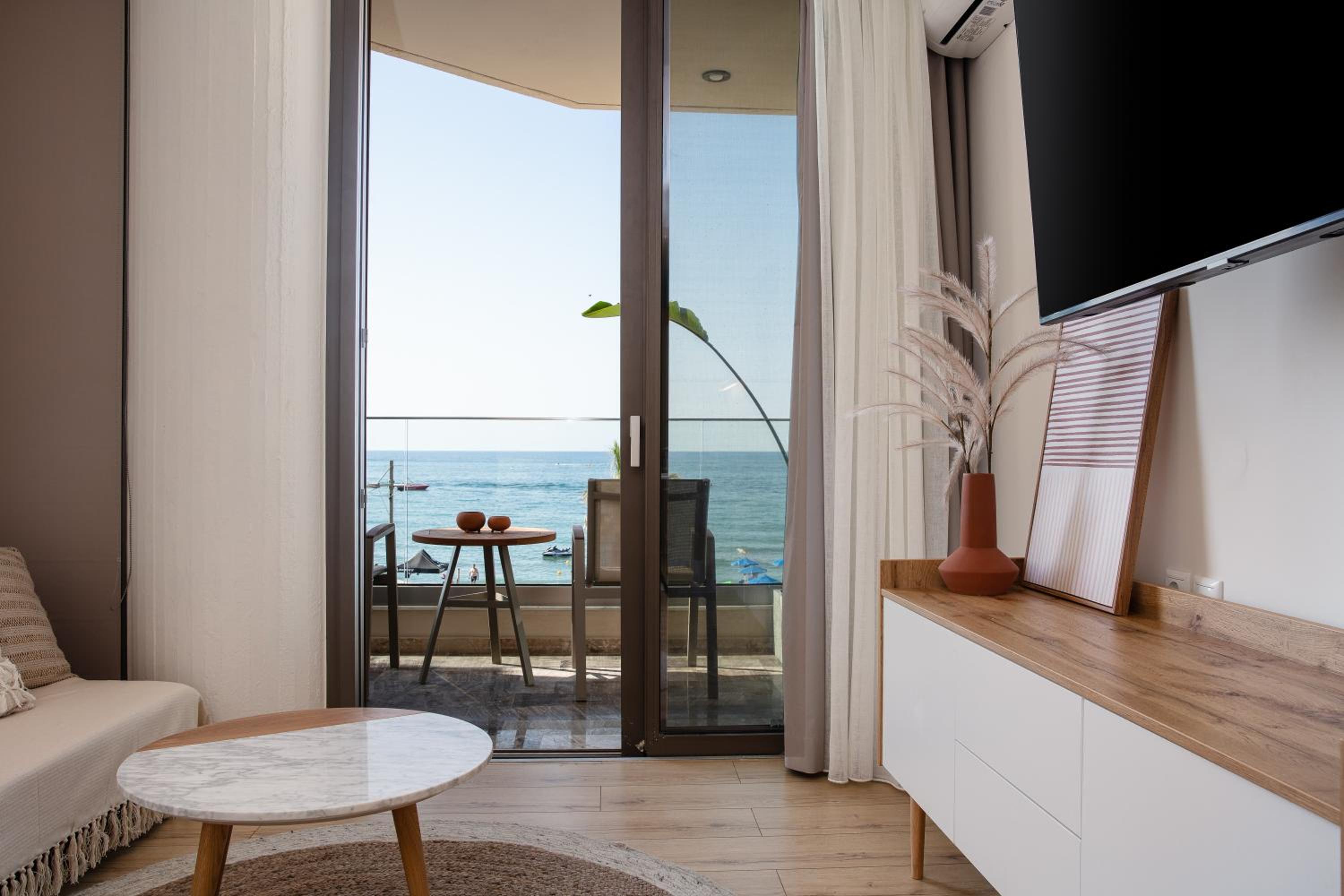 Junior Suite with Sea View - Photo 21