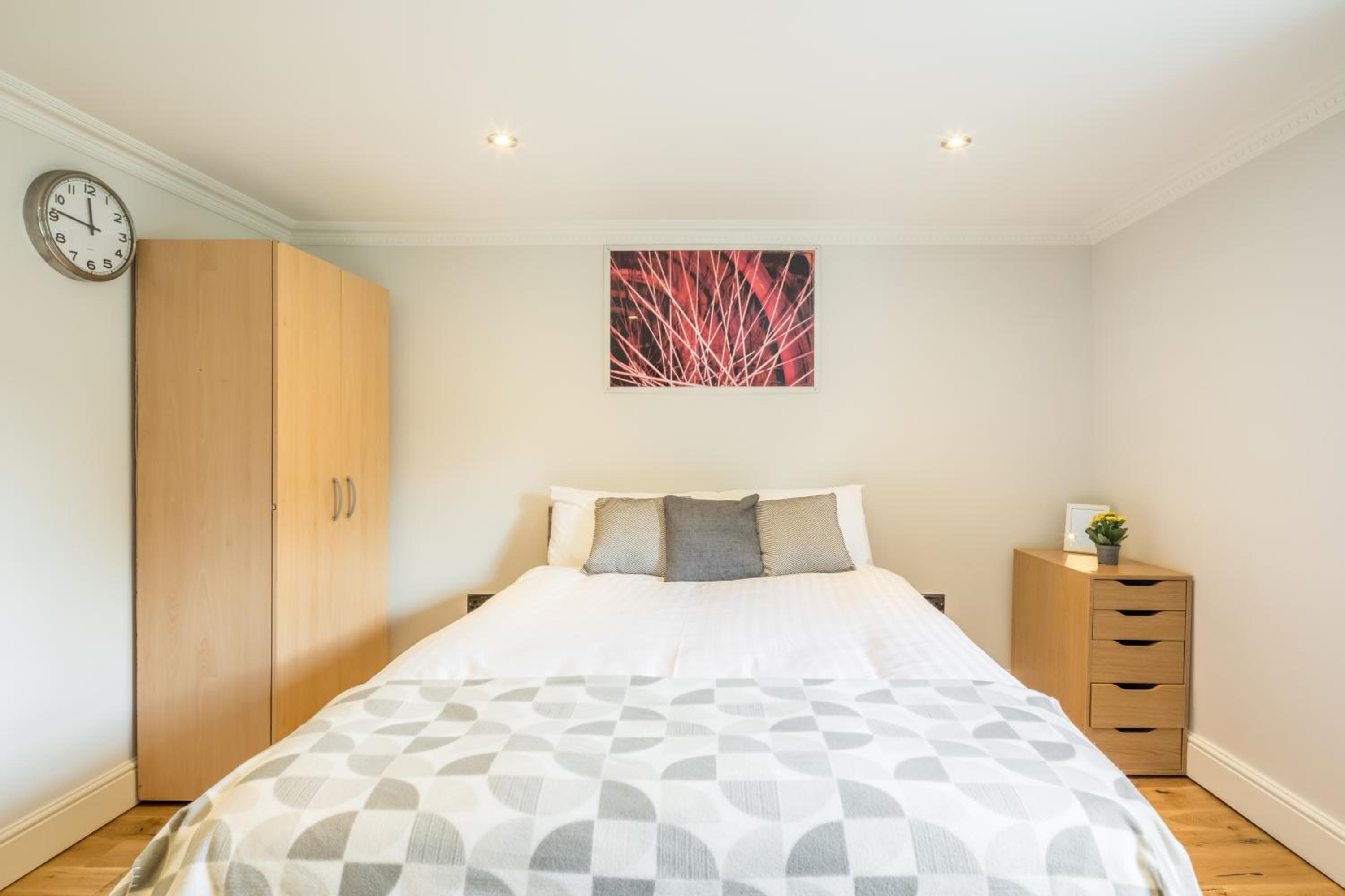 Double Room with Shared Bathroom photo 2