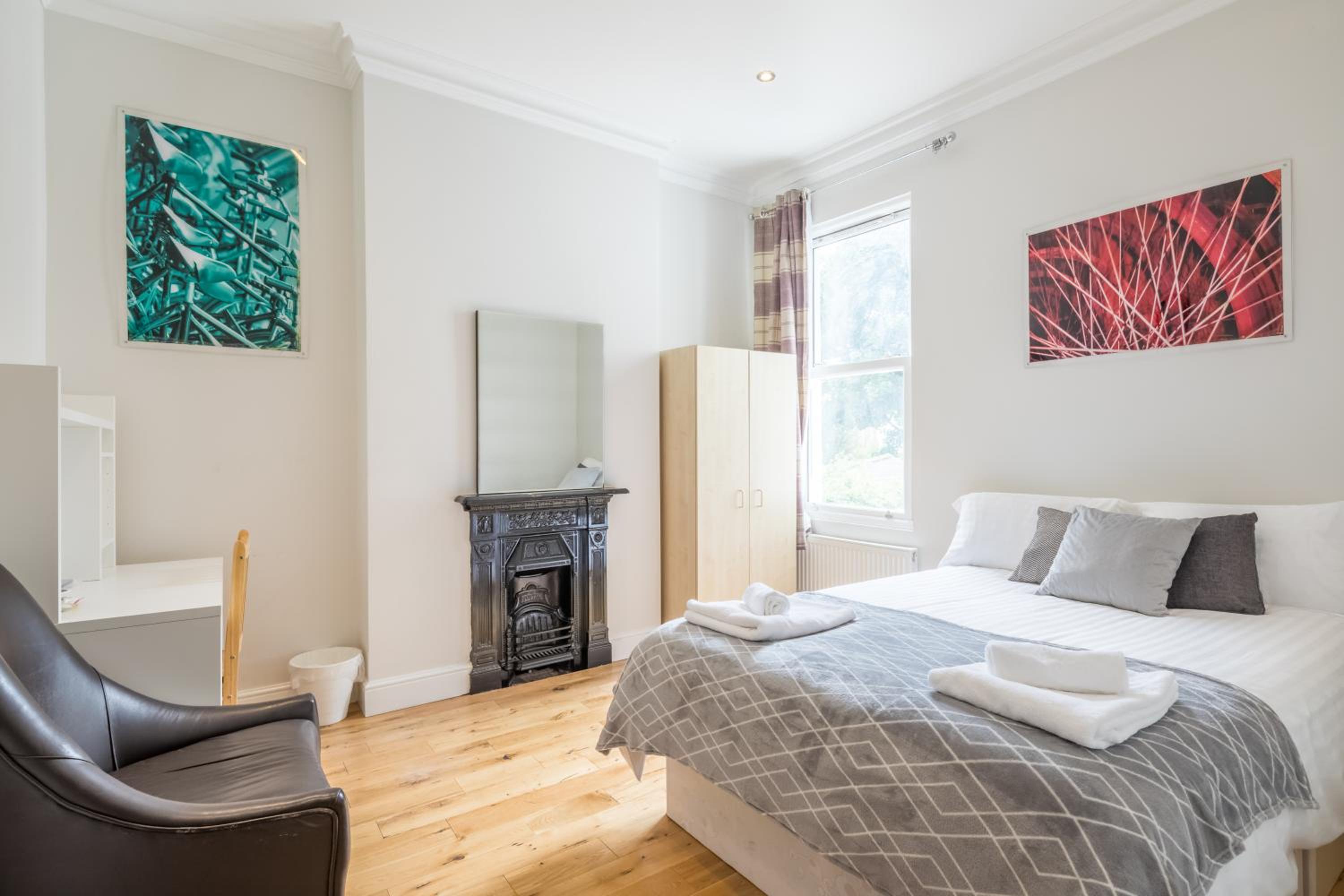 Double Room with Shared Bathroom photo 3