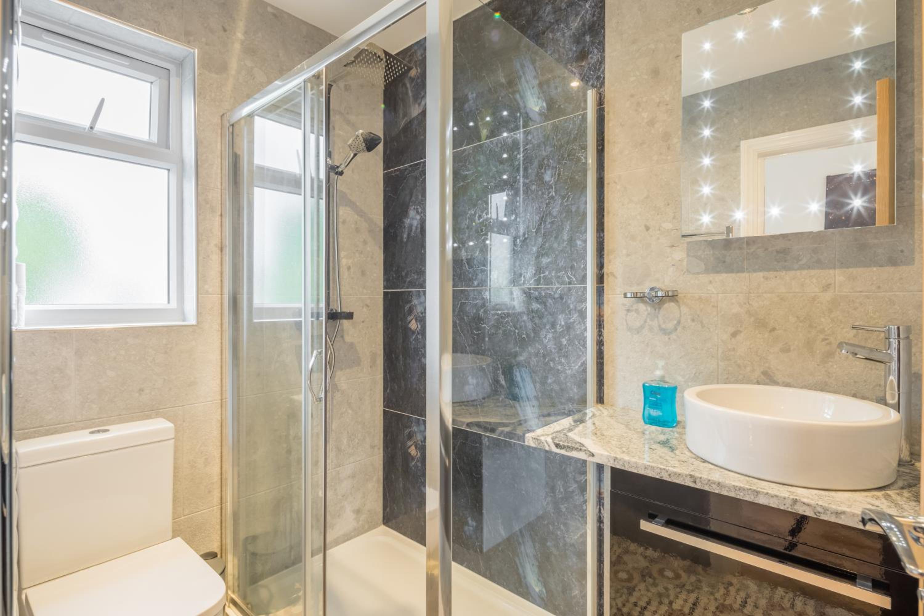 Double Room with Private Bathroom photo 3