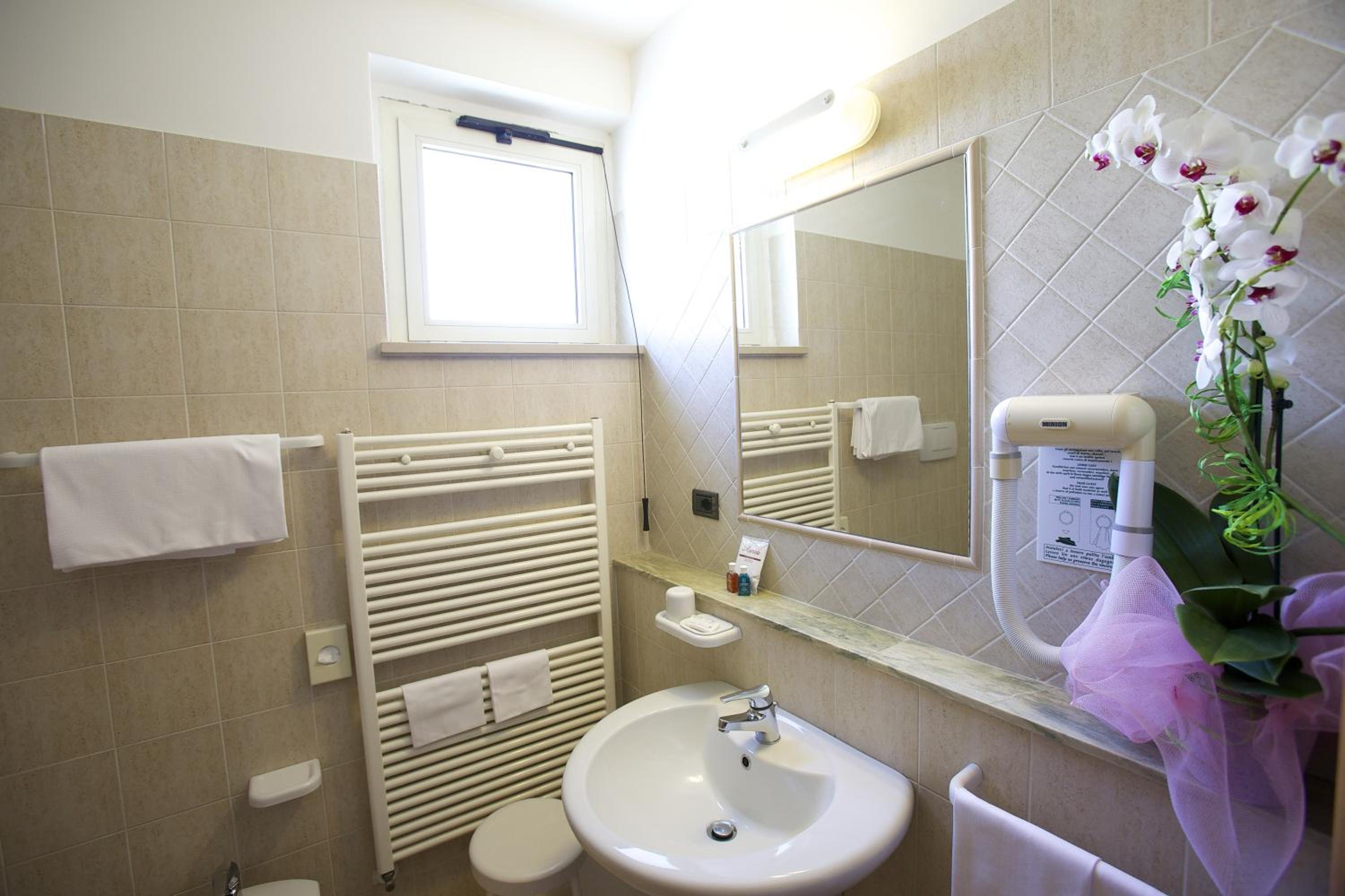 Superior Double or Twin Room - Photo 5