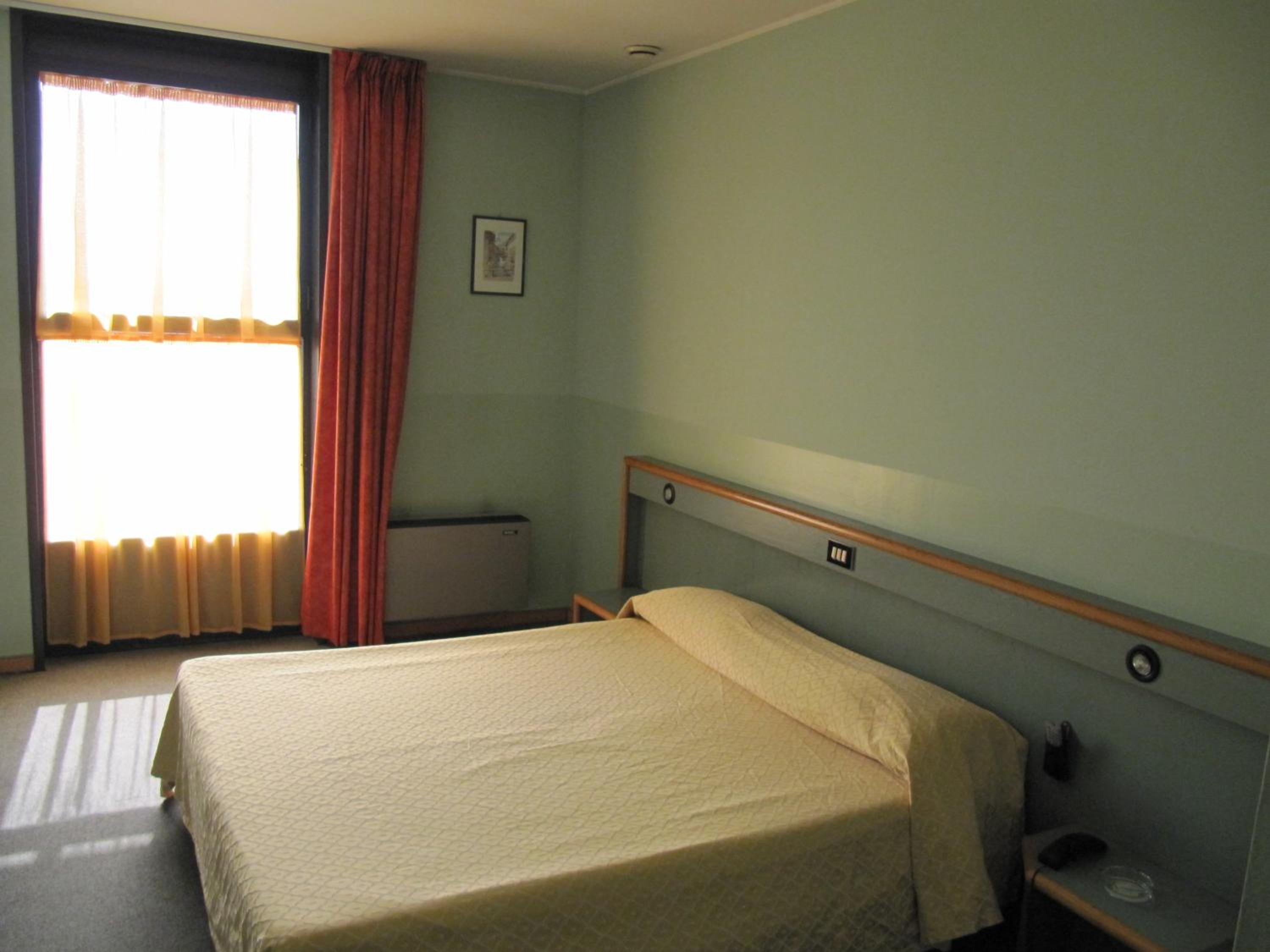 Double or Twin Room - Photo 4
