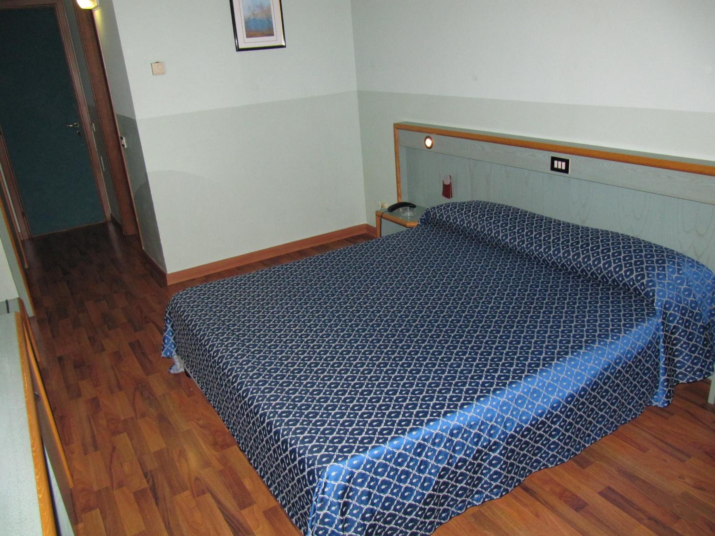 Double or Twin Room - Photo 5