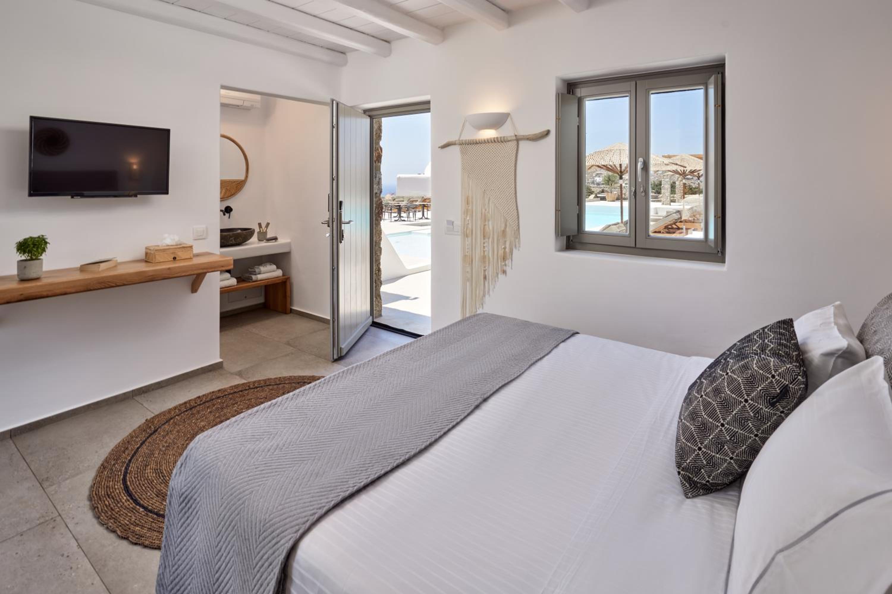 Utopia Double Pool View 