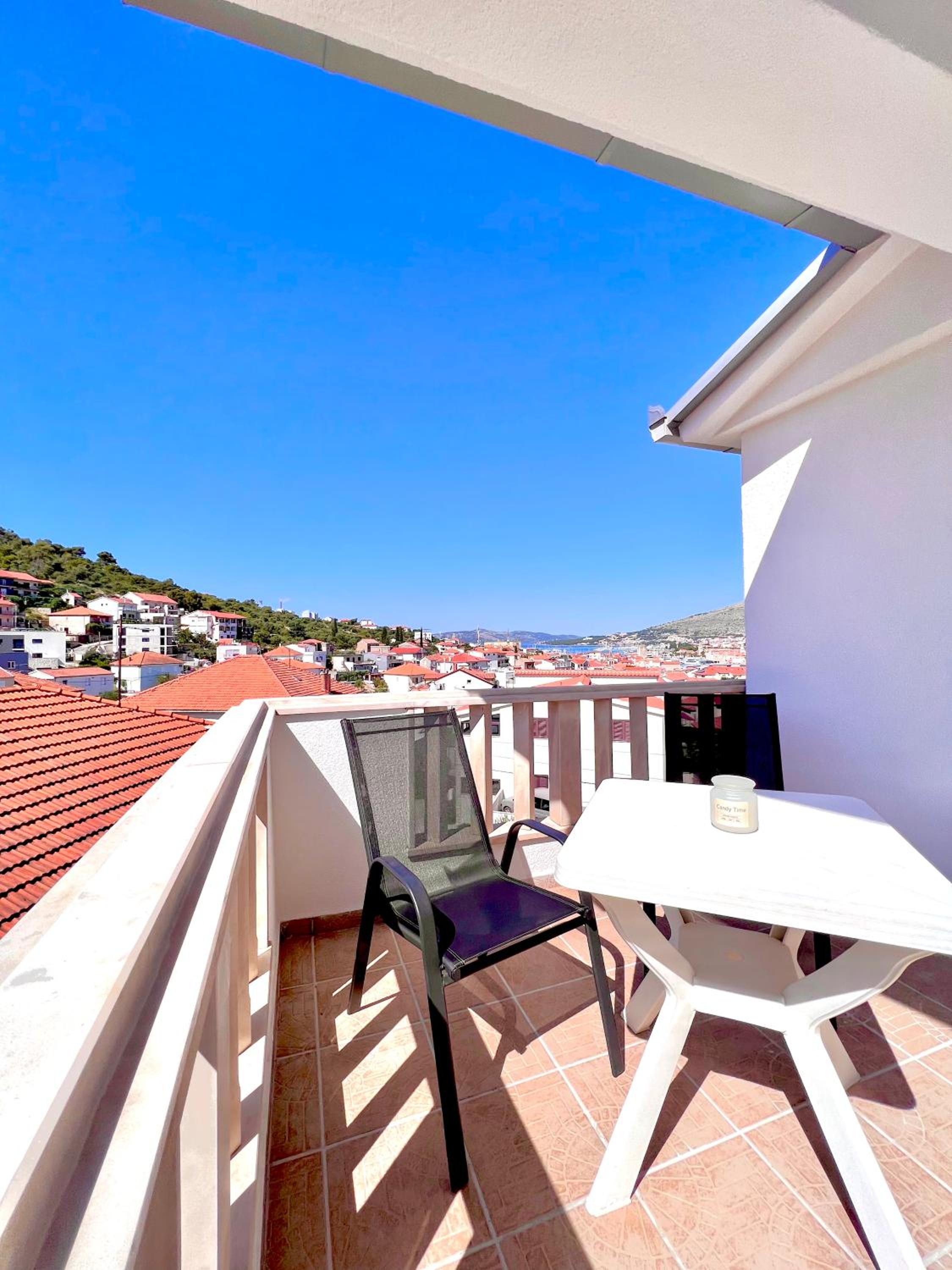 One-Bedroom Apartment with Terrace and Sea View