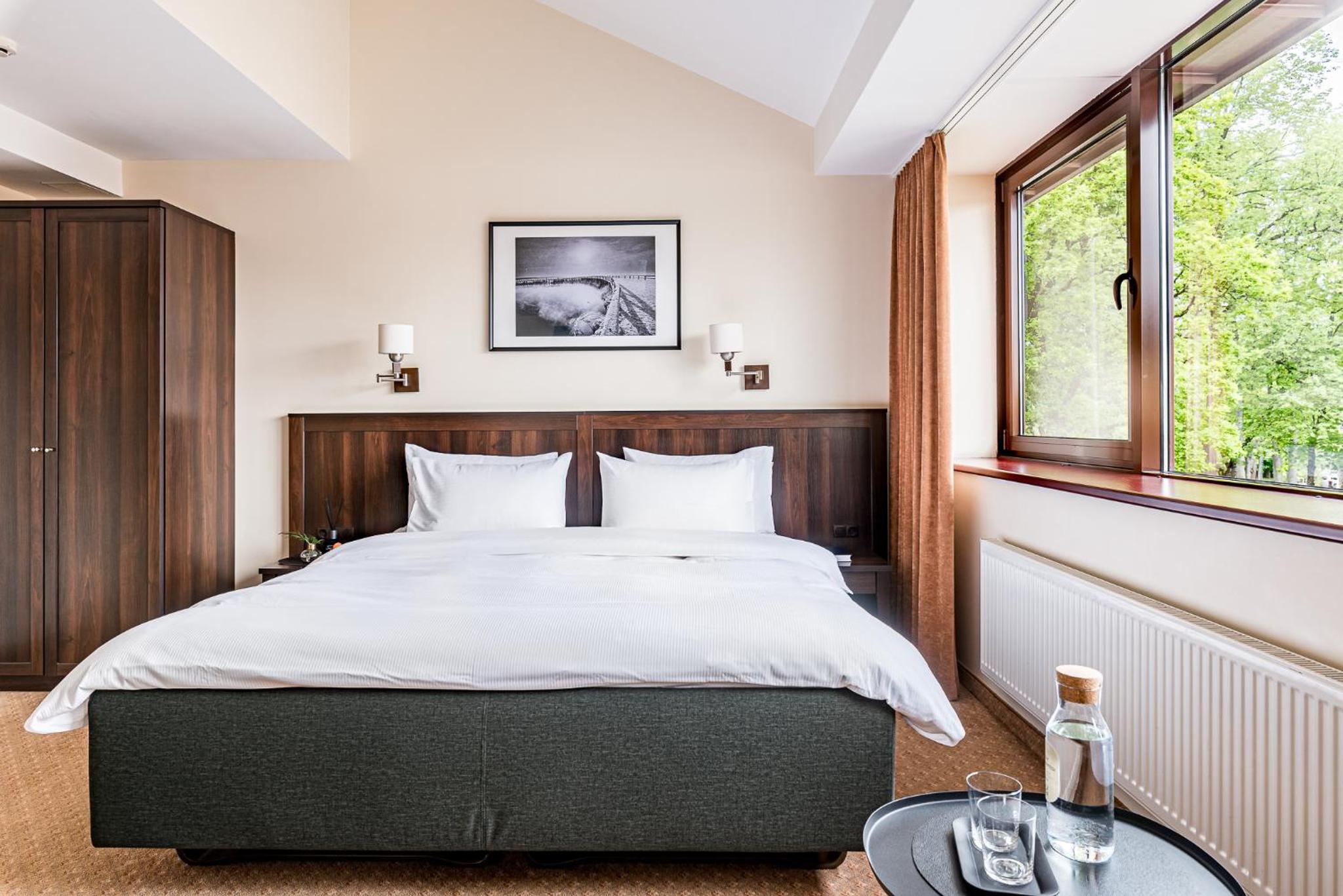 Suite with Spa Access - Photo 13