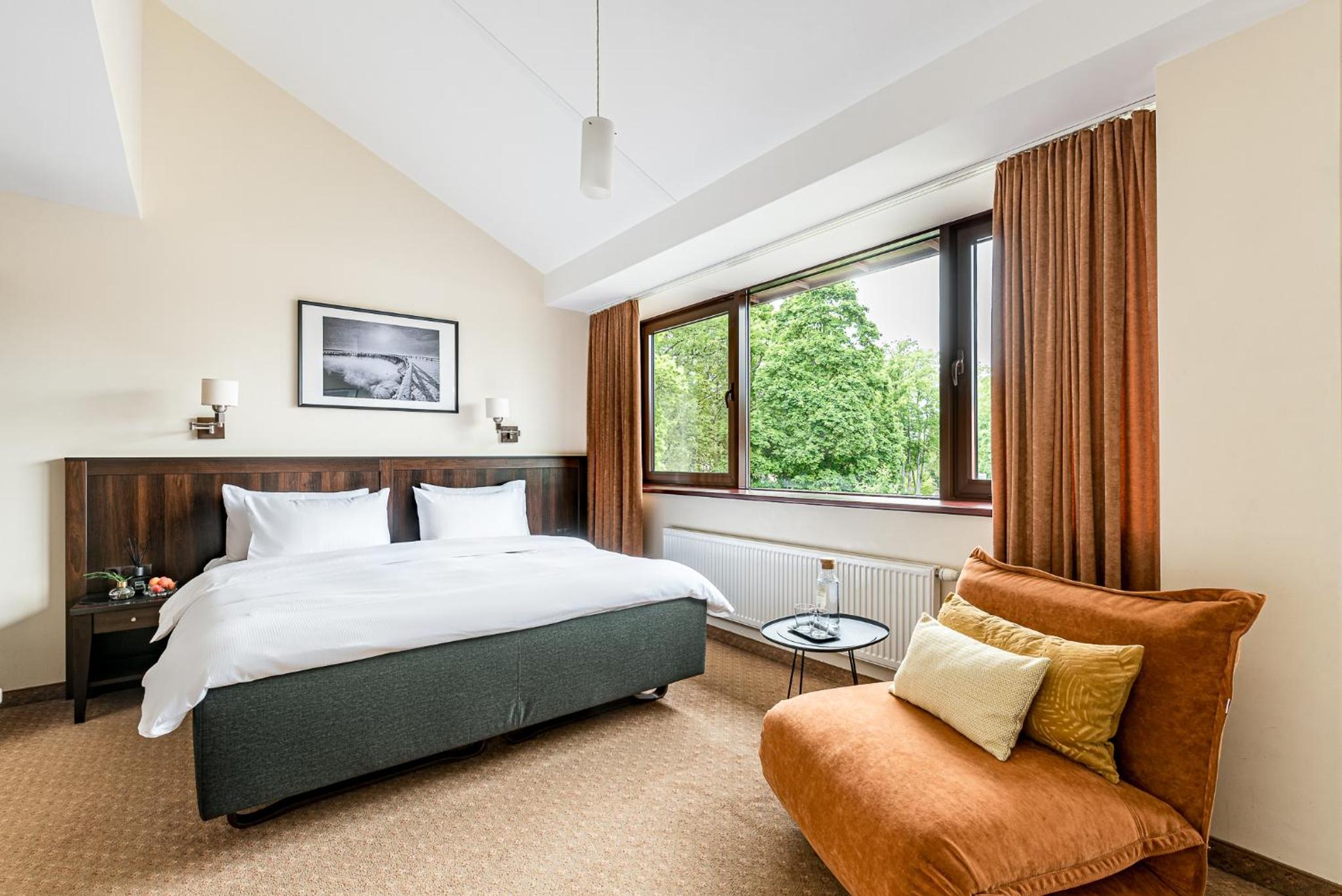 Suite with Spa Access - Photo 10