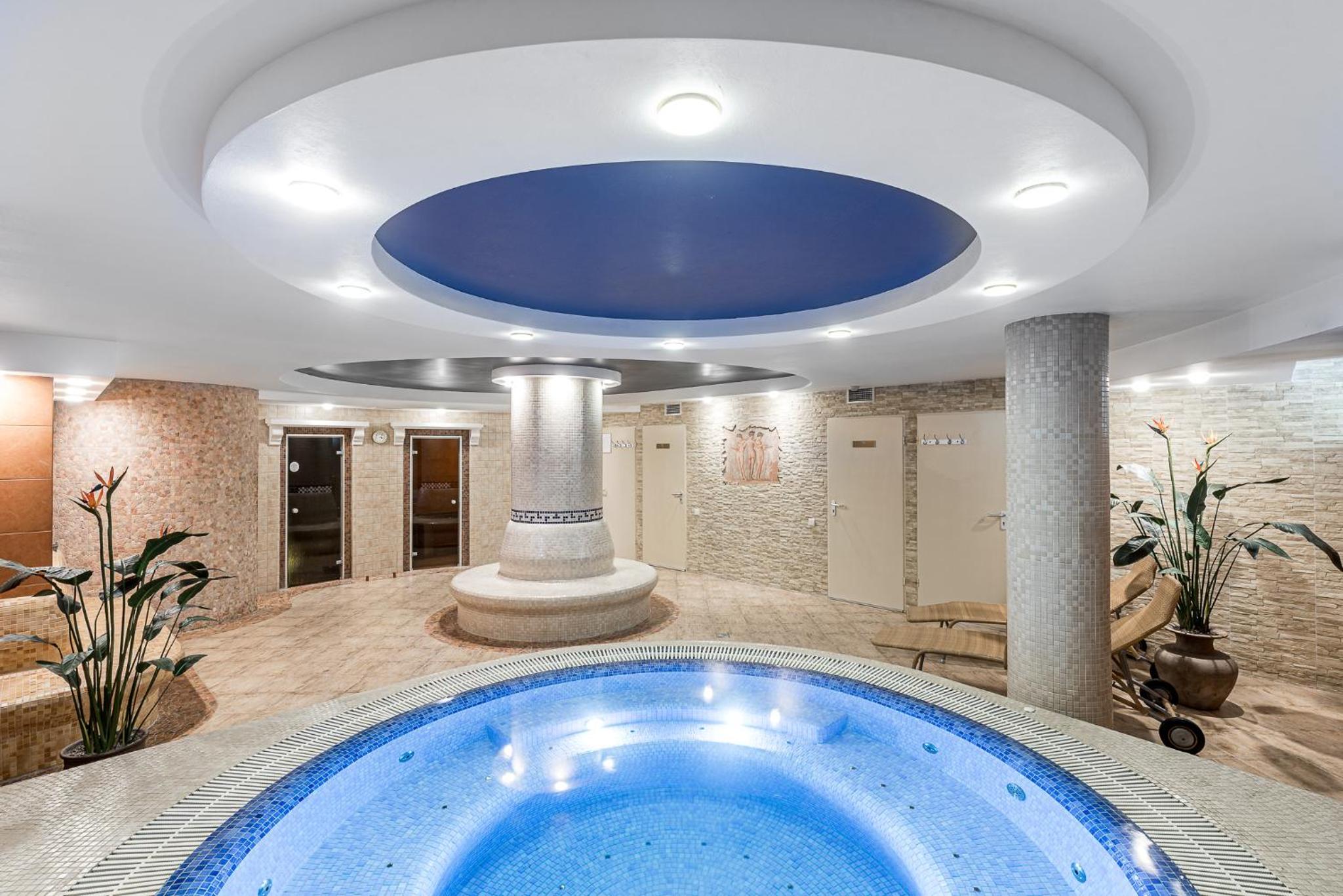 Standard Twin Room with Spa Access - Photo 10