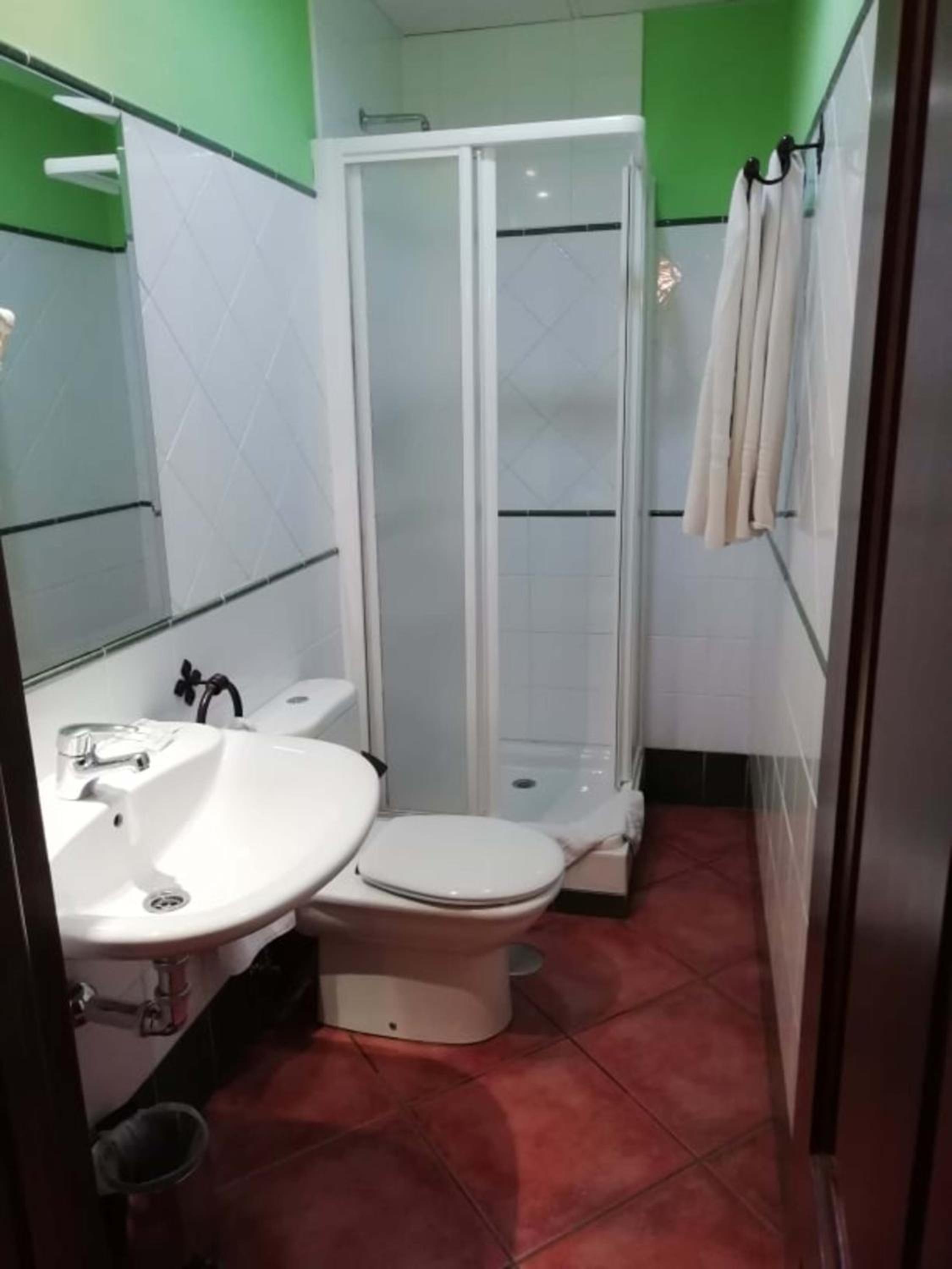 Double Room - Photo 8