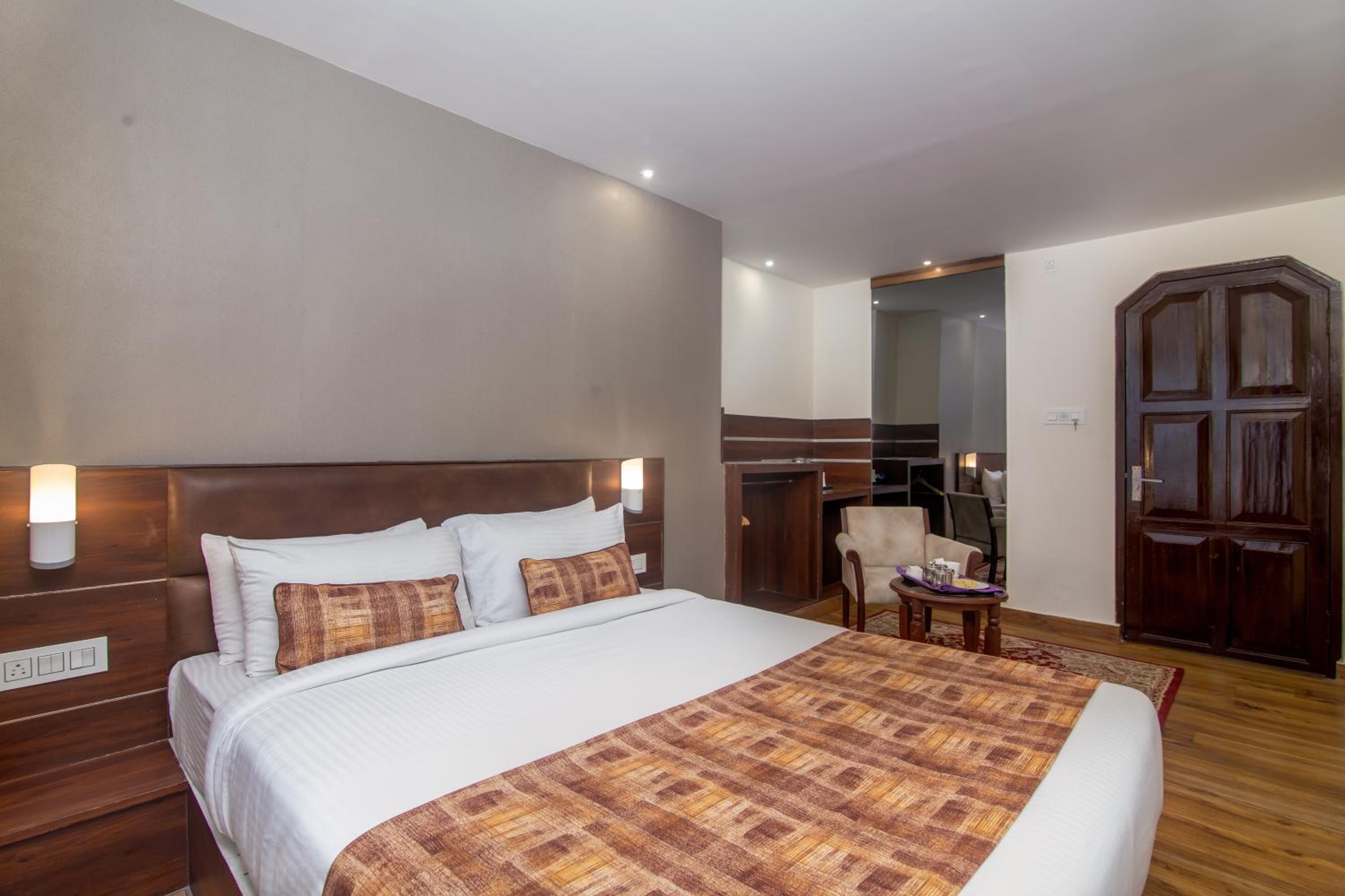 Deluxe Double Room - Photo 9