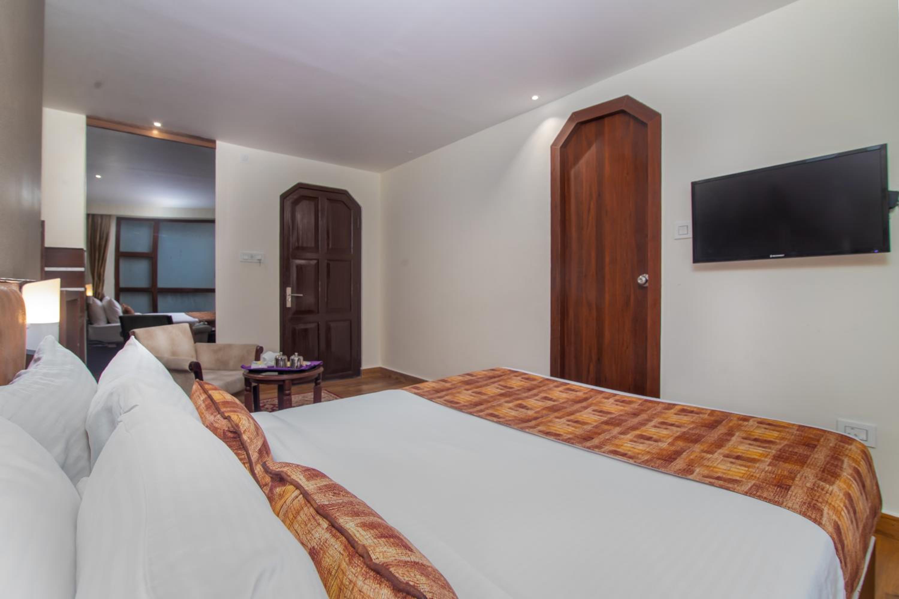 Deluxe Double Room - Photo 8