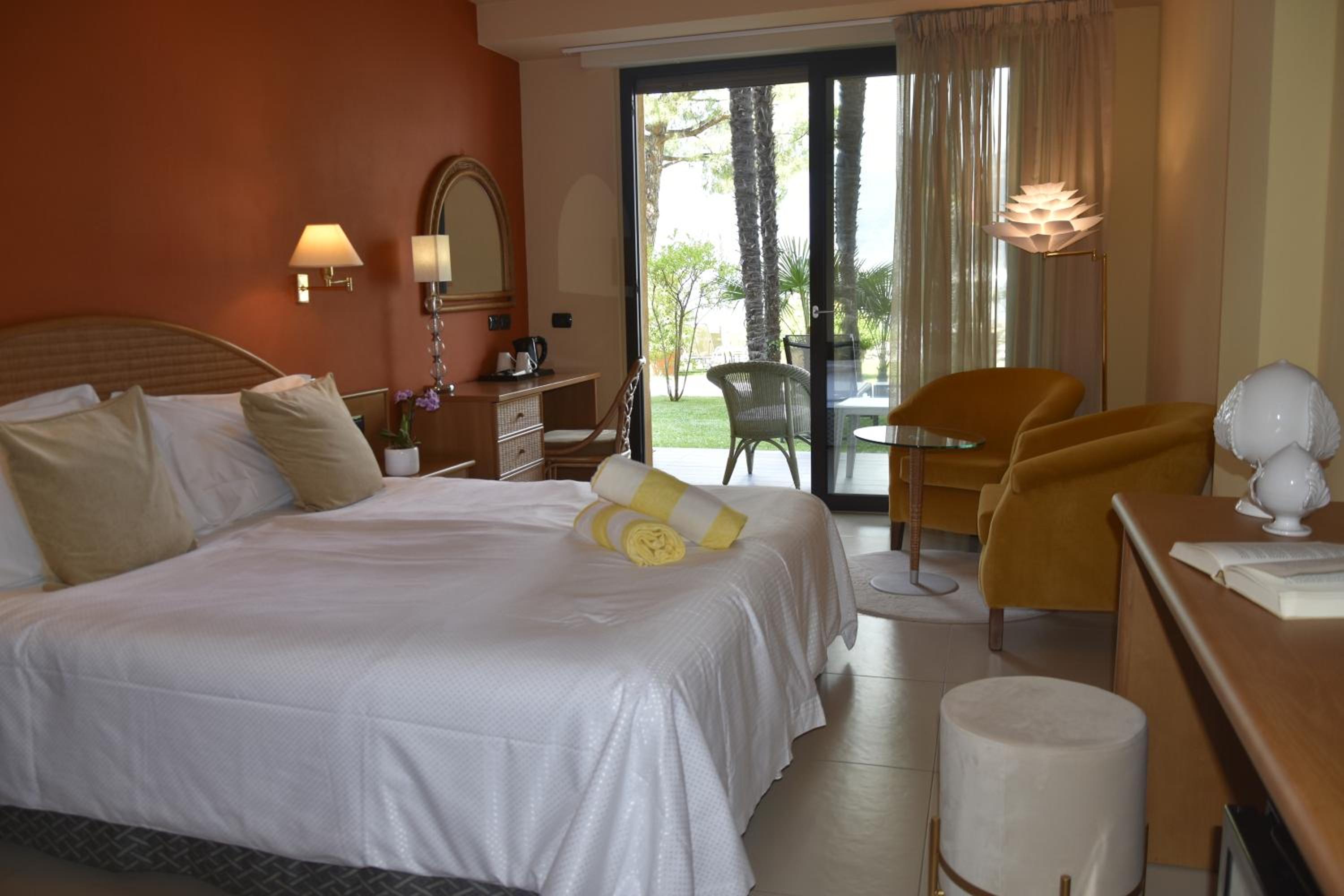 Superior Double or Twin Room with Lake View - Photo 4