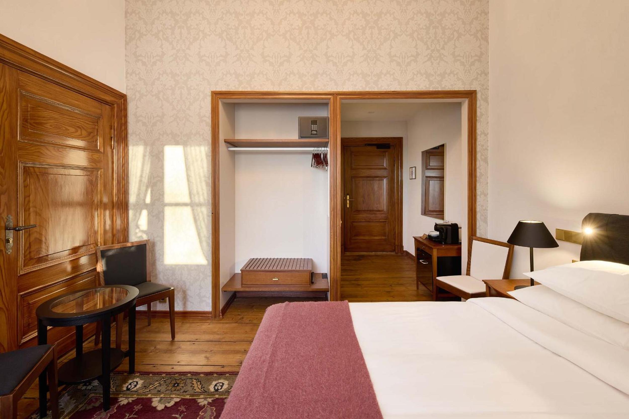Deluxe Double or Twin Room with Spa Access - Photo 5