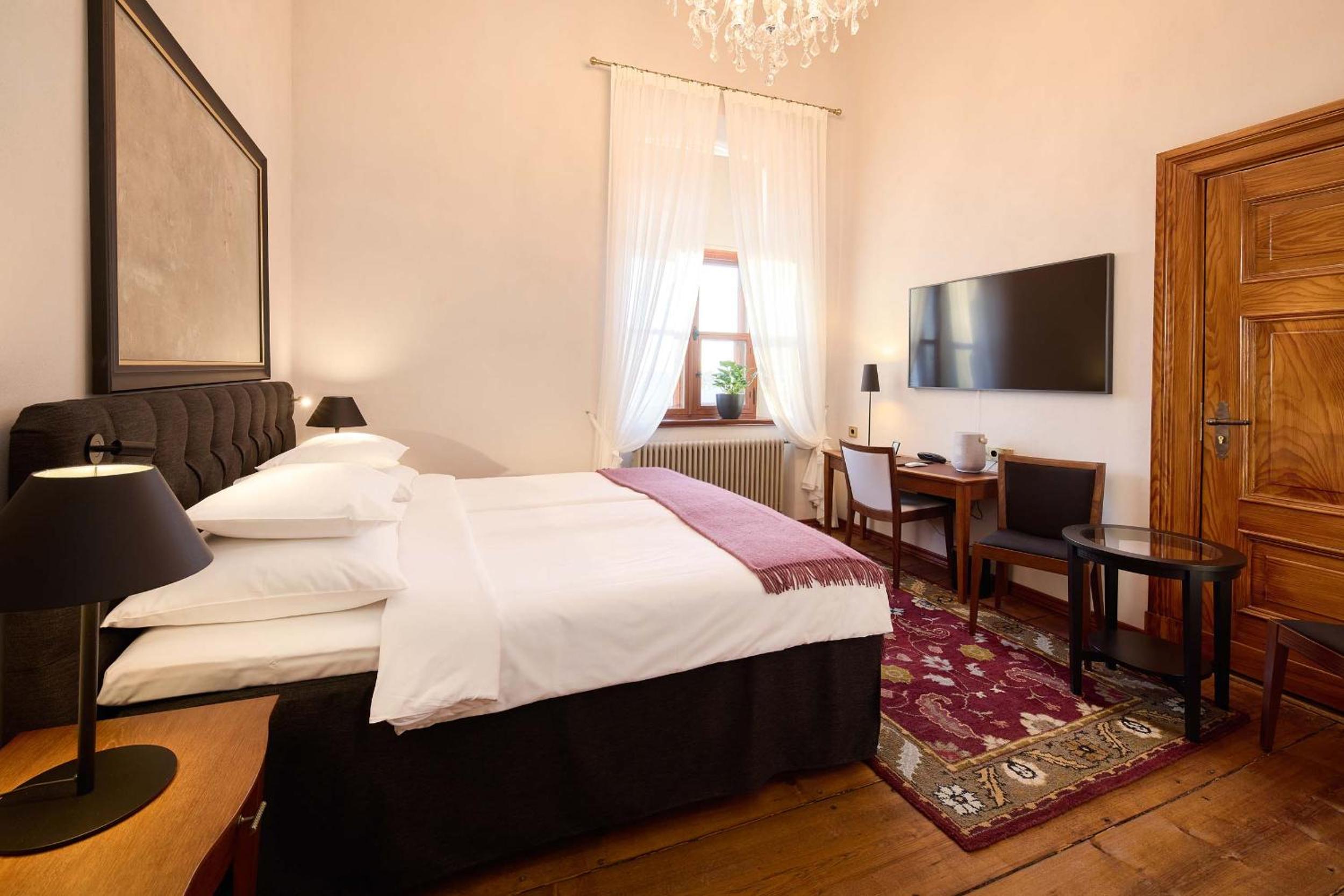 Deluxe Double or Twin Room with Spa Access - Photo 4