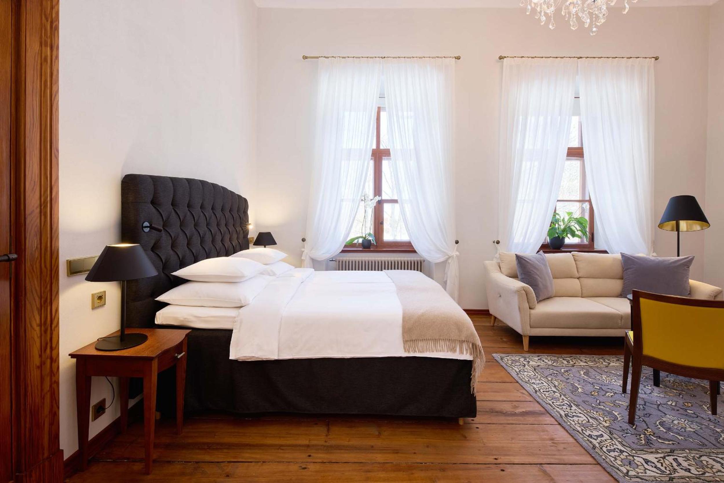 Junior Suite with Spa Access - Photo 8