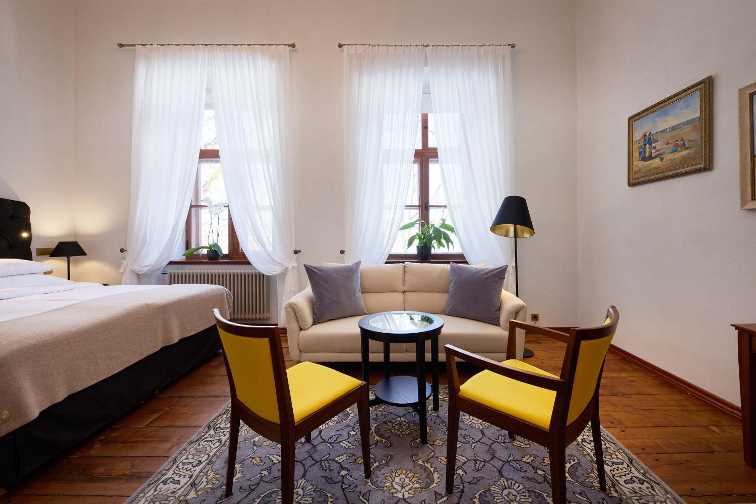 Junior Suite with Spa Access - Photo 12