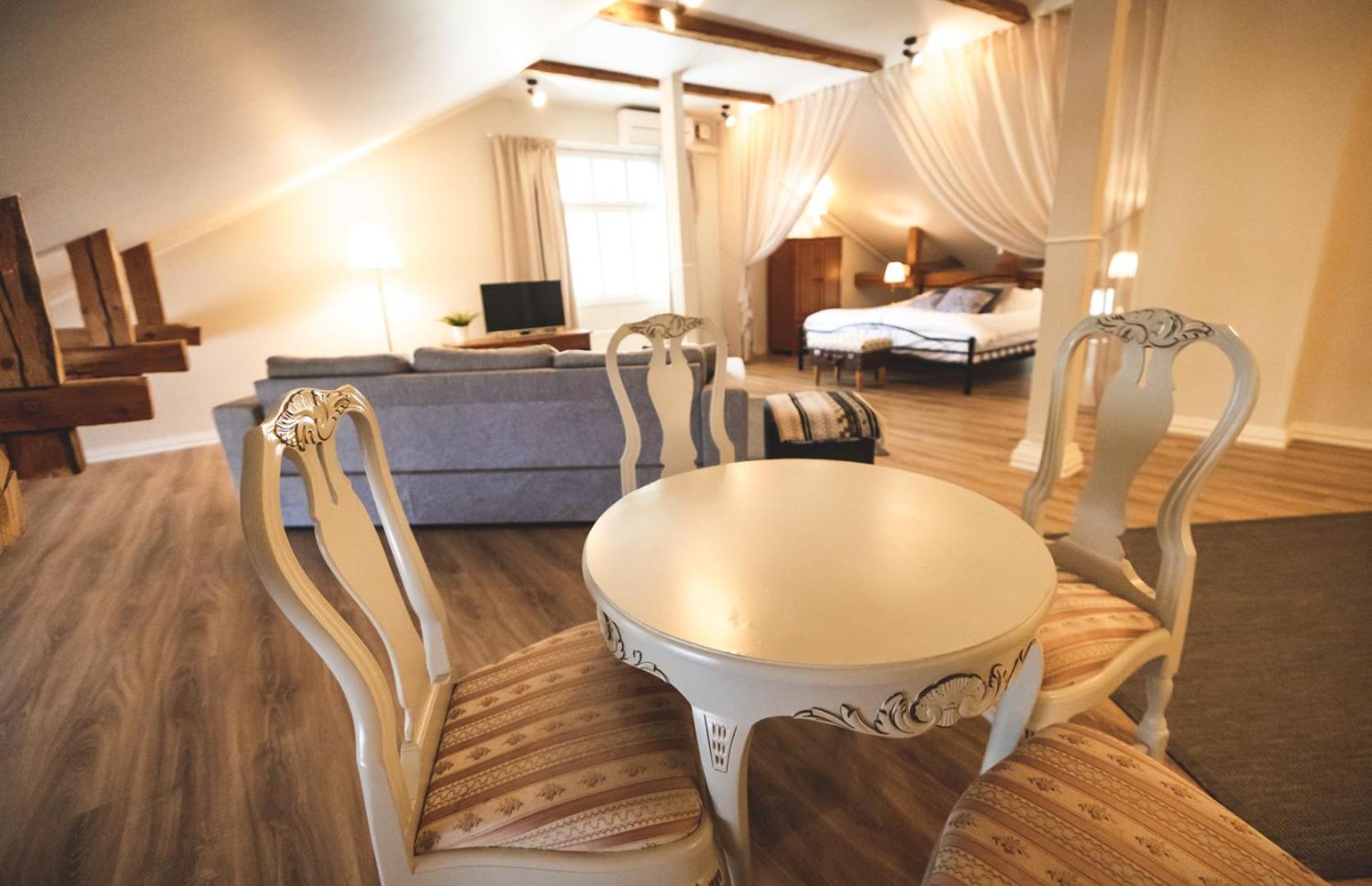 Large Double Room - Photo 5