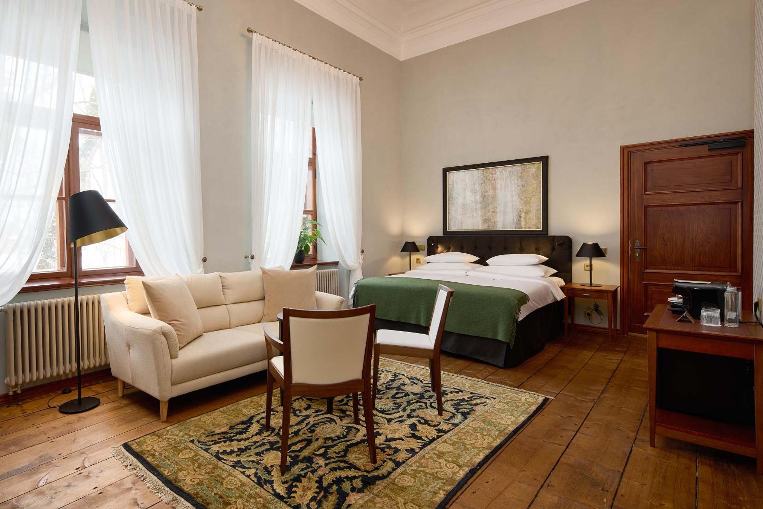 Junior Suite with Spa Access - Photo 27