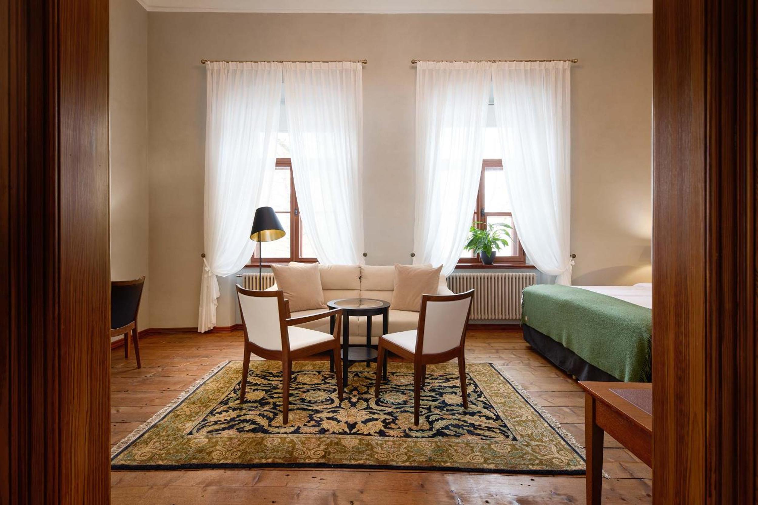 Junior Suite with Spa Access - Photo 28
