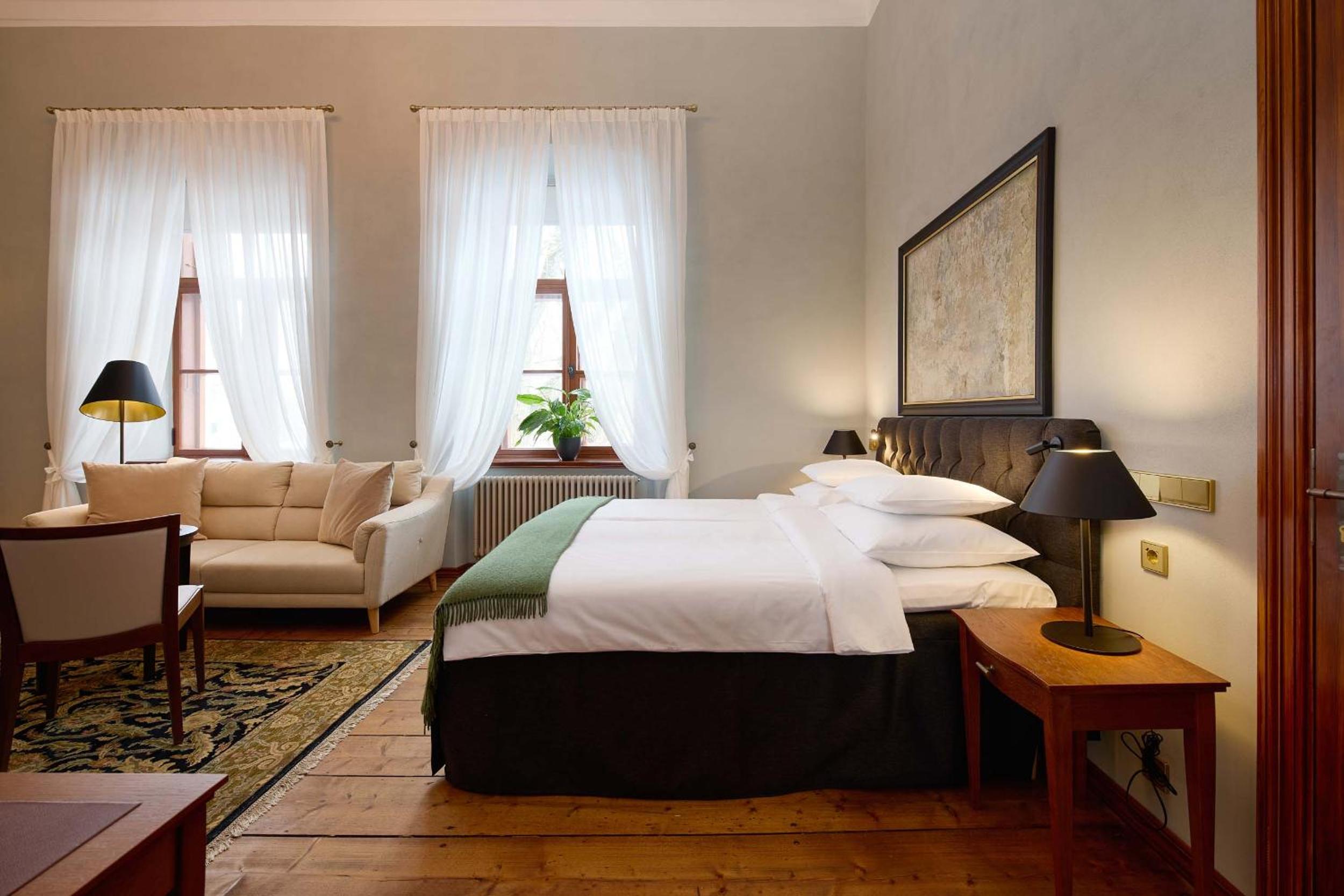 Junior Suite with Spa Access - Photo 40