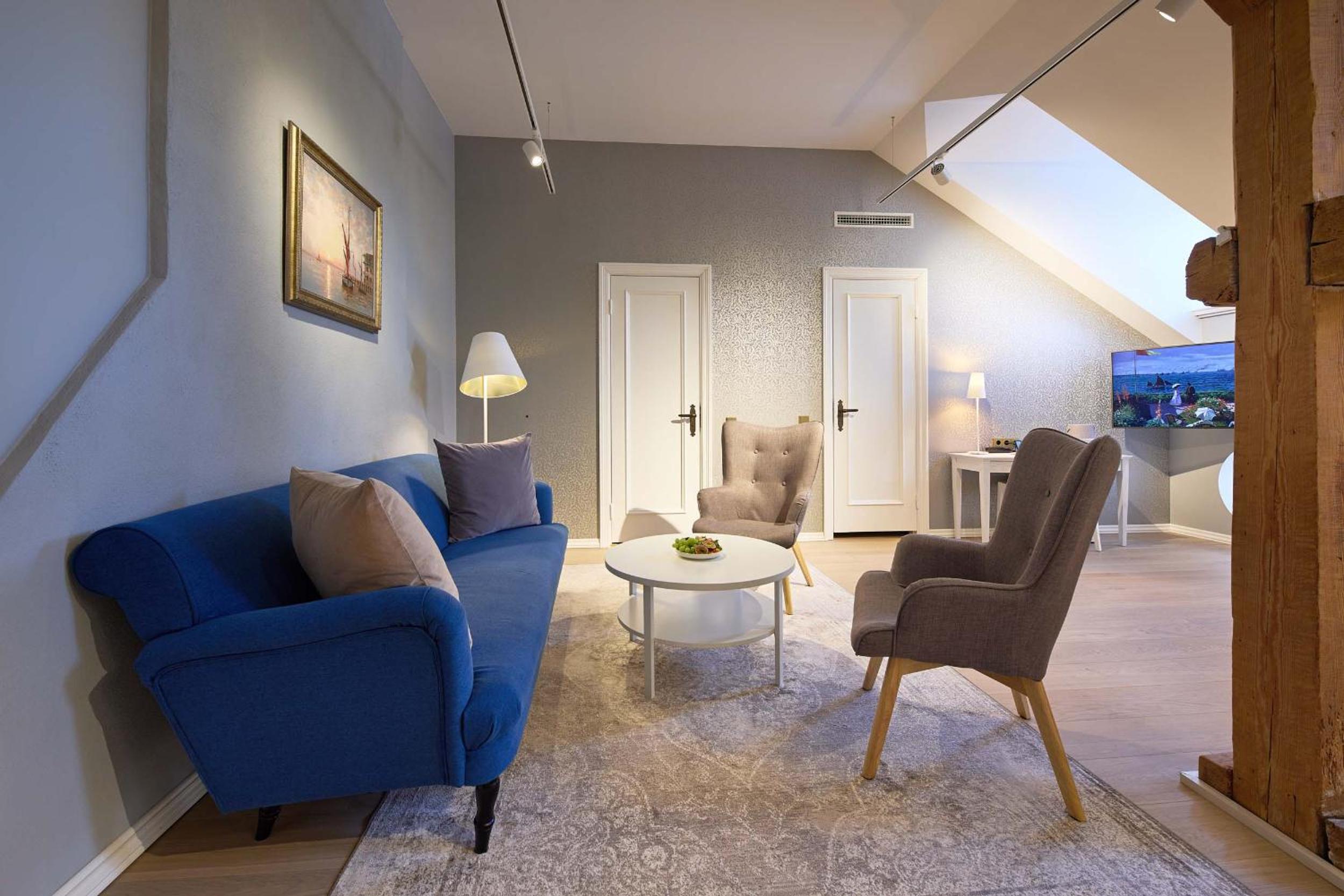 Junior Suite with Spa Access - Photo 31