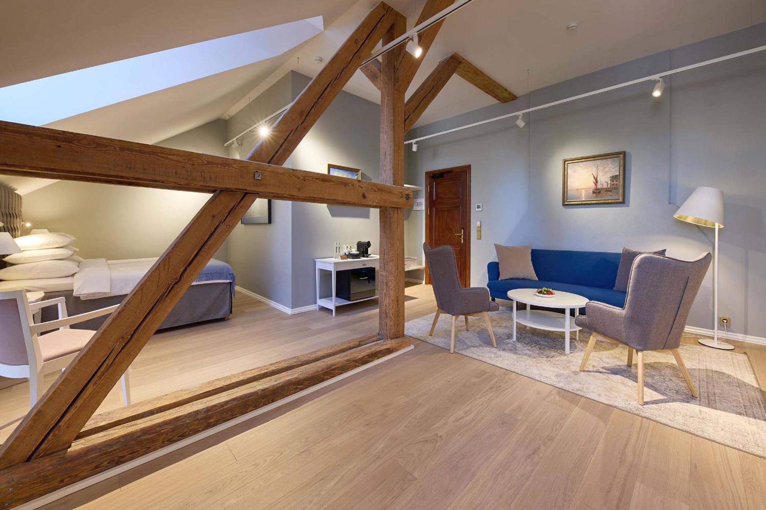 Junior Suite with Spa Access - Photo 6
