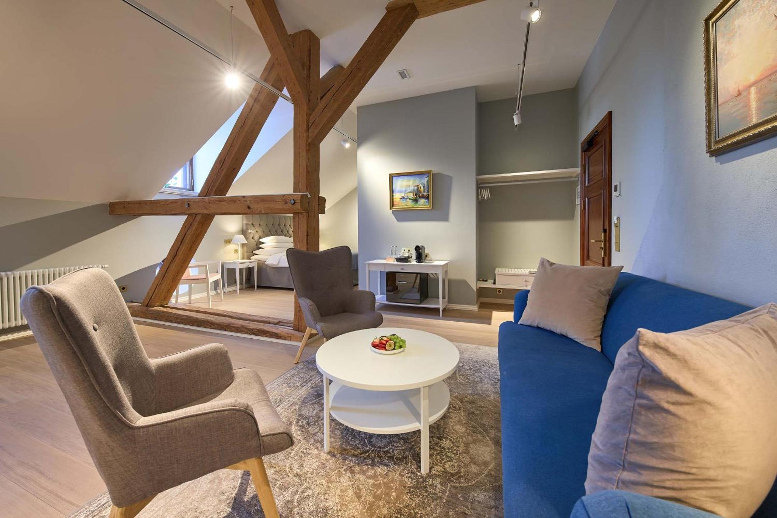 Junior Suite with Spa Access - Photo 32