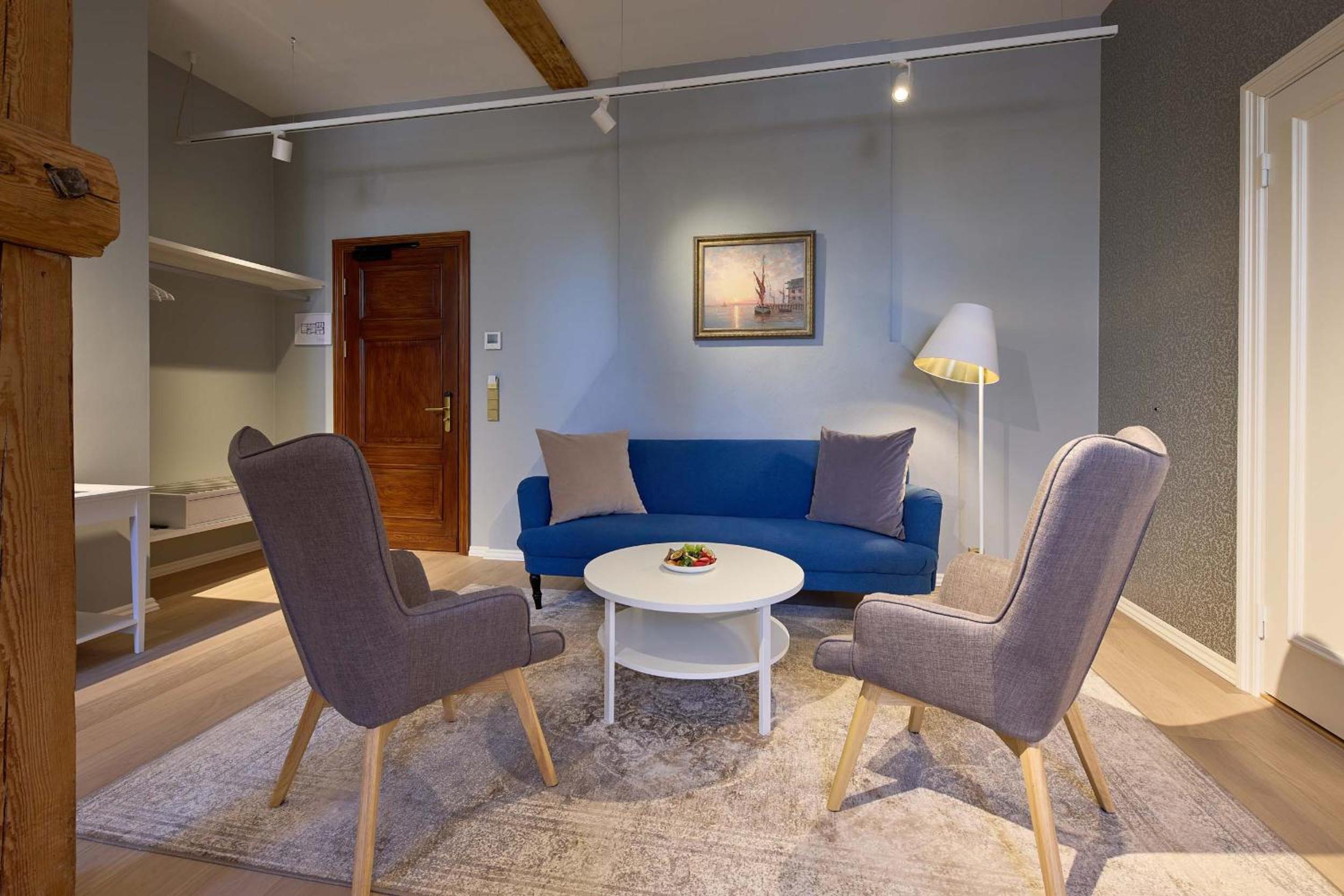 Junior Suite with Spa Access - Photo 33