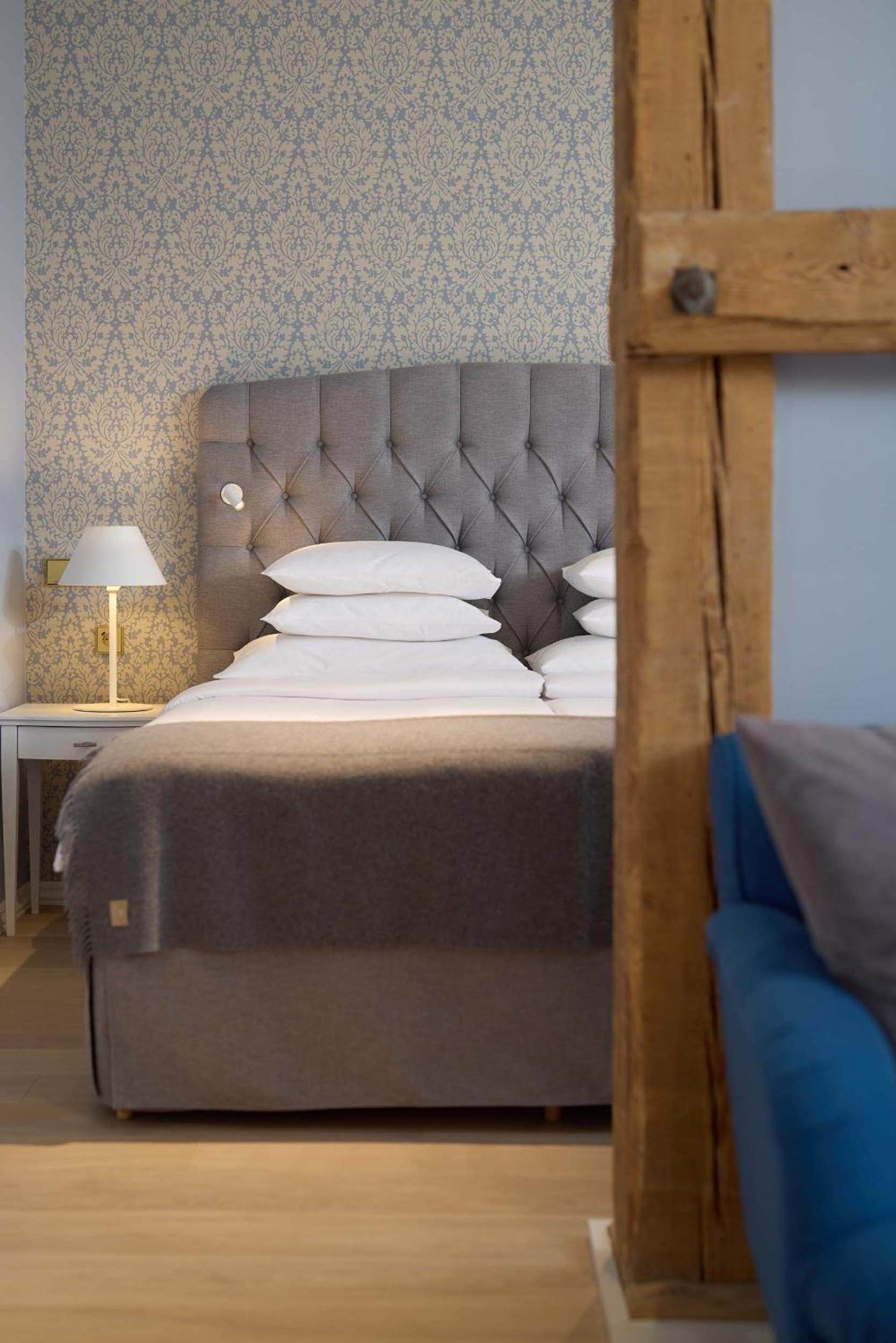 Junior Suite with Spa Access - Photo 3