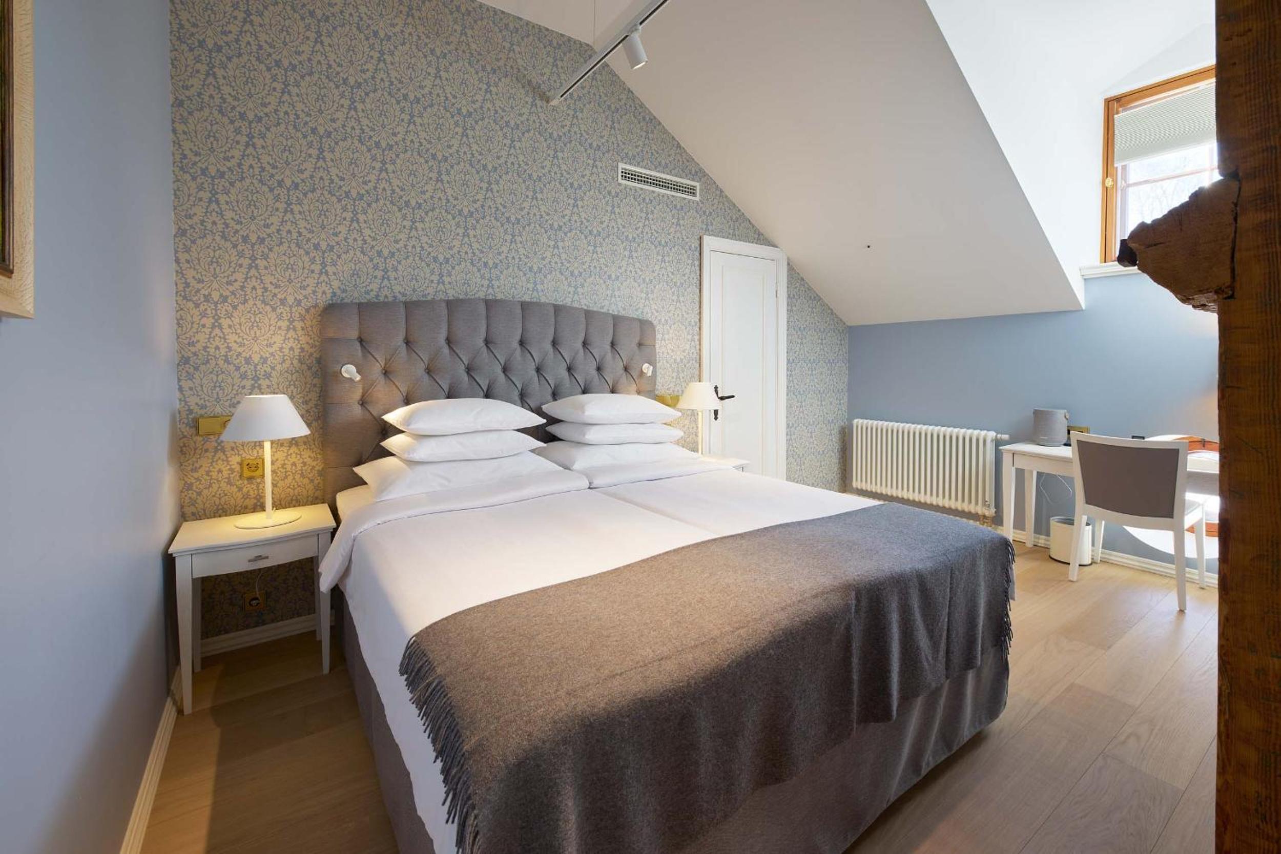 Junior Suite with Spa Access - Photo 5