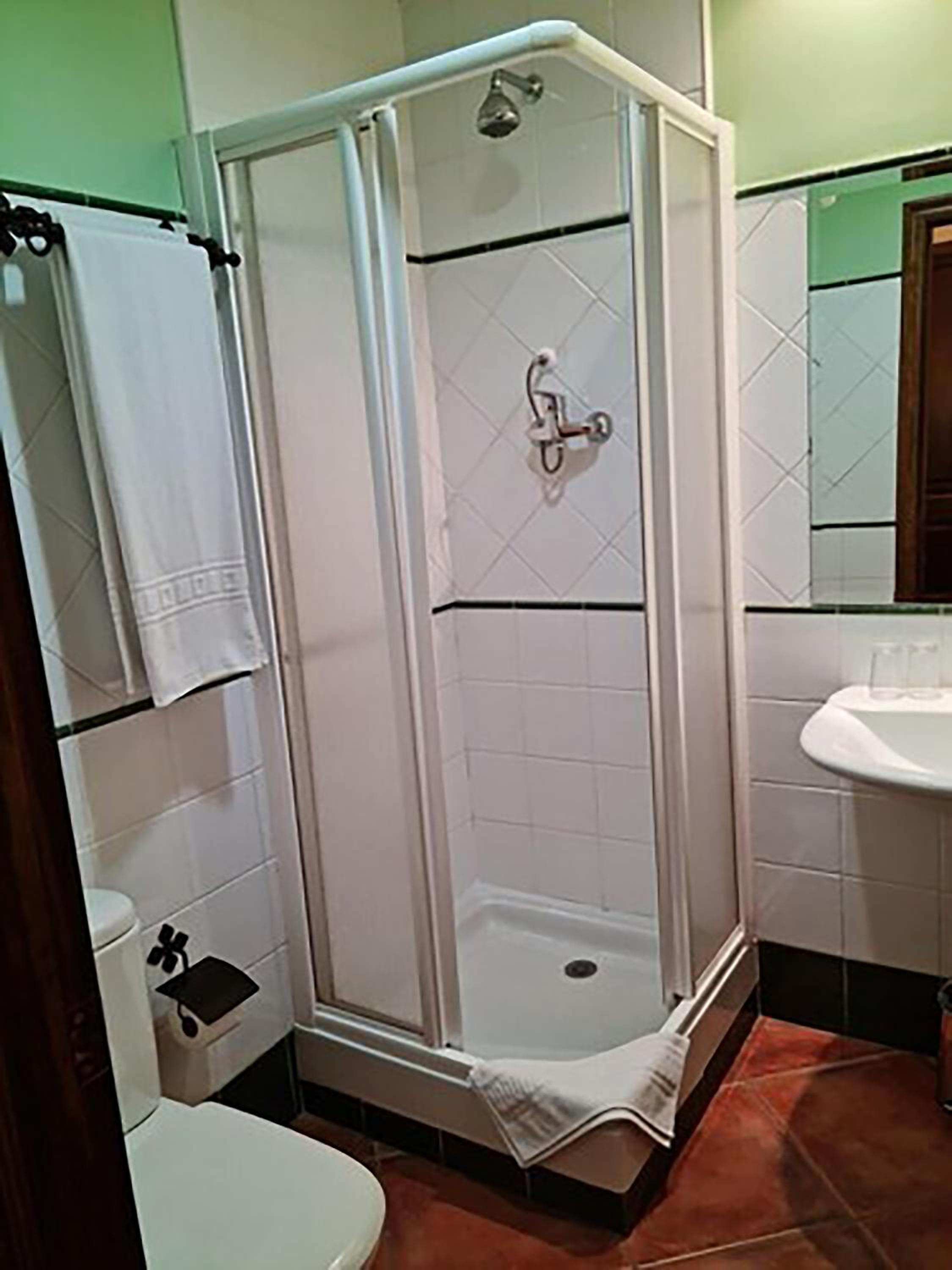 Double Room - Photo 5