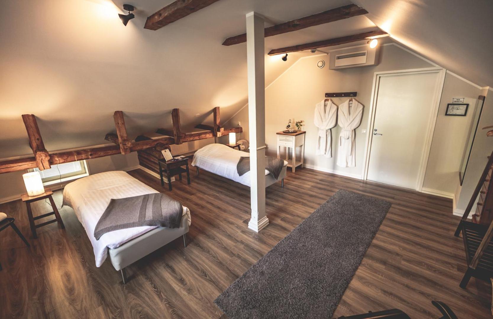 Twin Room with Private External Bathroom - Photo 1