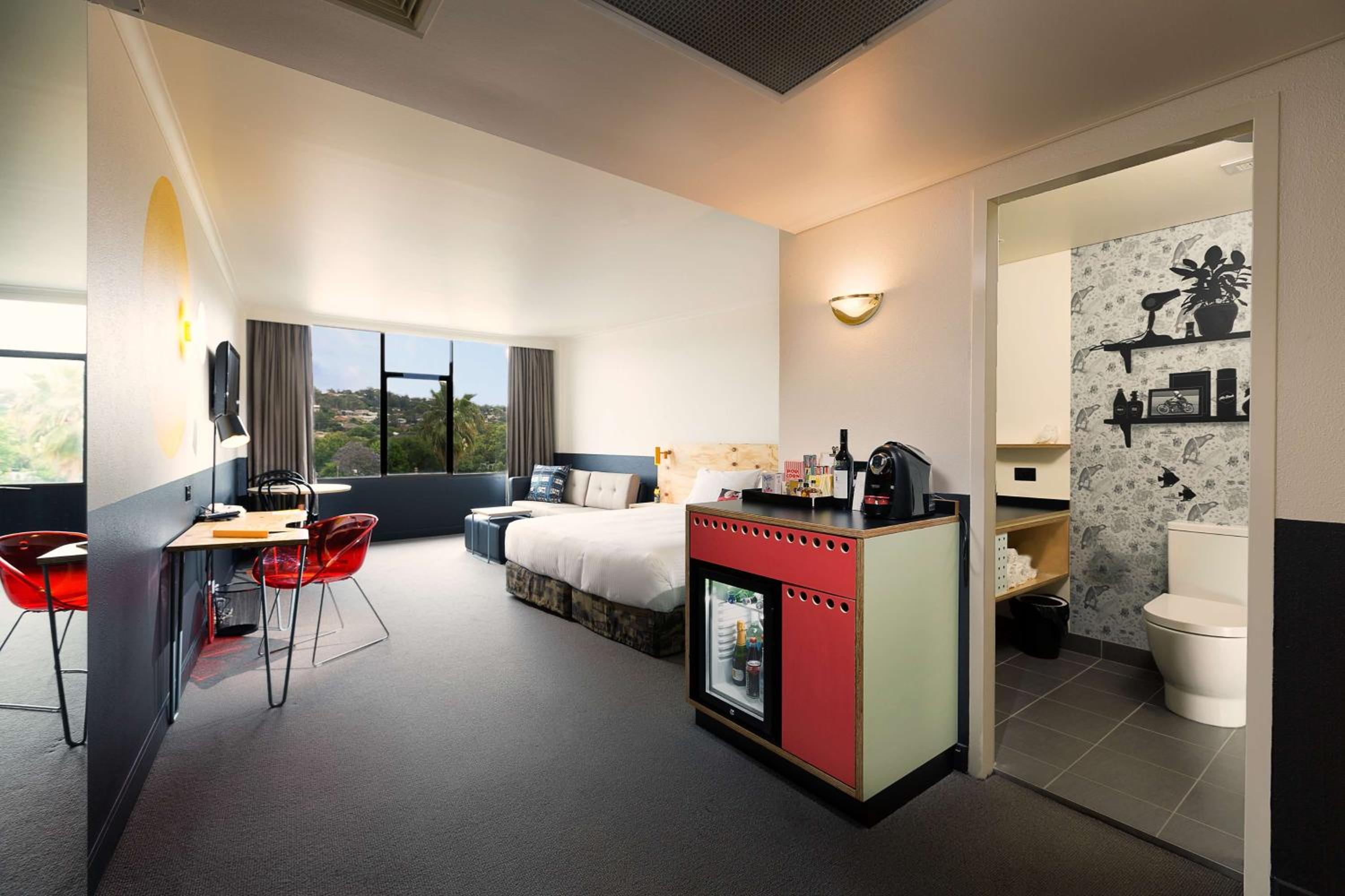 Atura Deluxe King Room  - Photo 5
