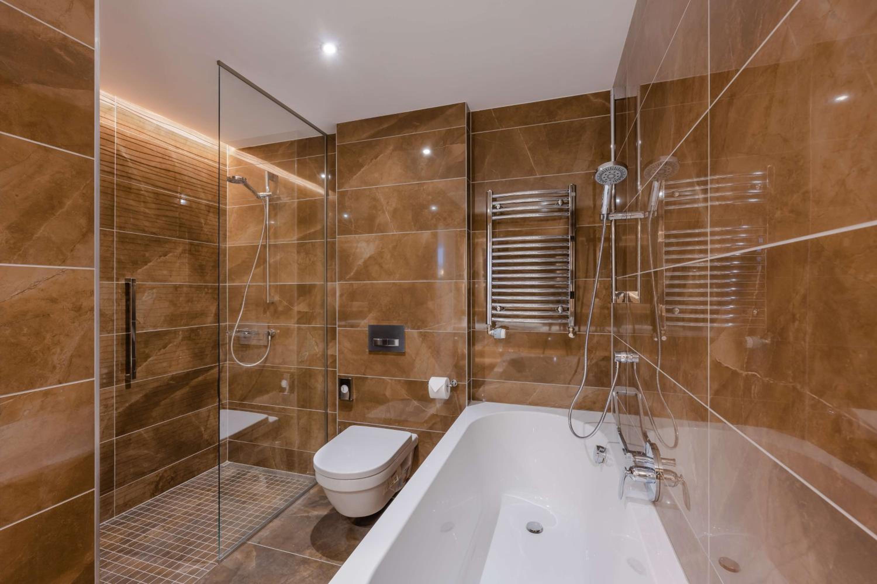 Suite - Photo 16