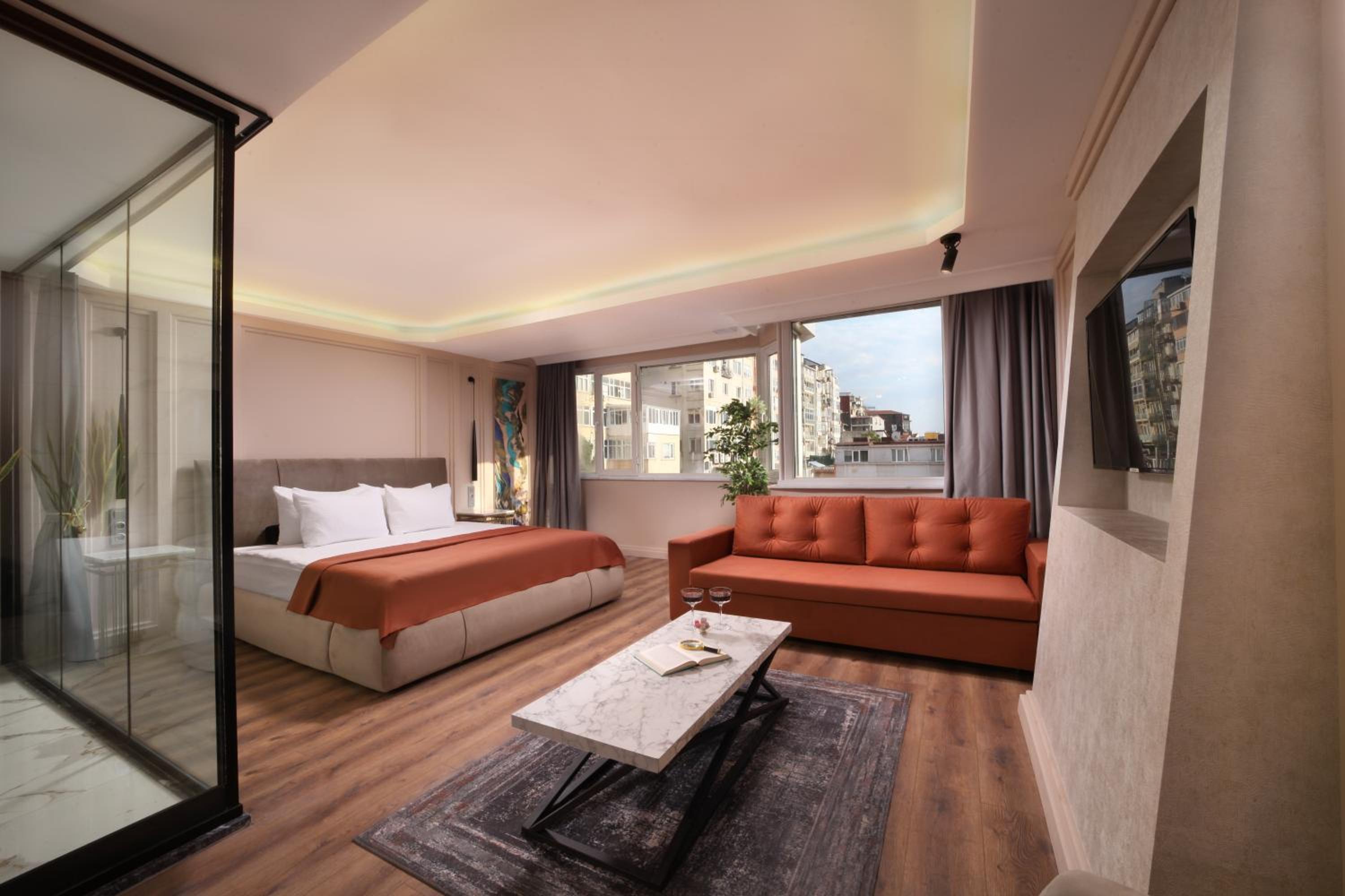 King Suite with Spa Bath photo 1